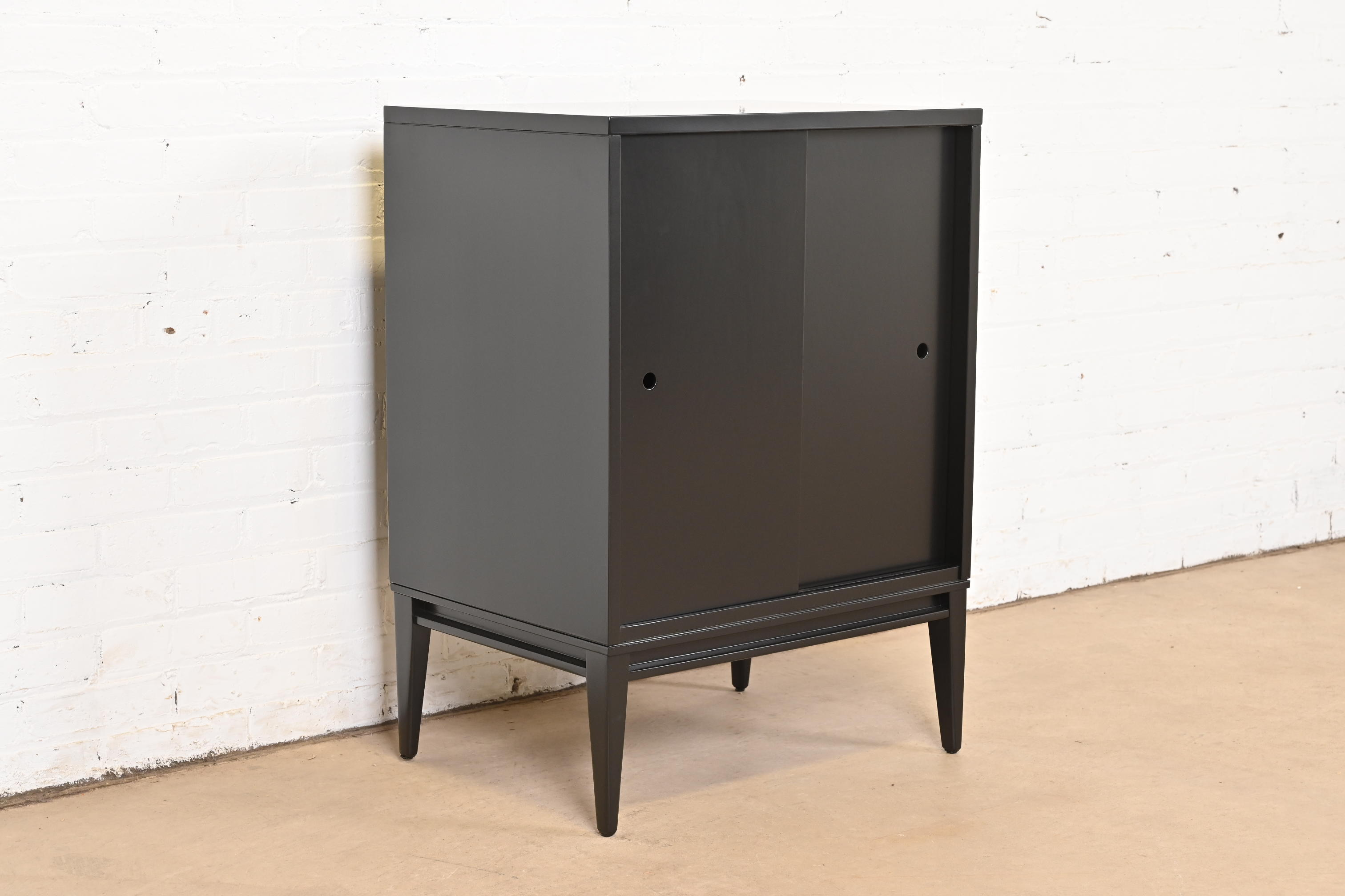 Paul McCobb Planner Group Black Lacquered Record Cabinet With Sliding Doors, Newly Refinished - Image 4