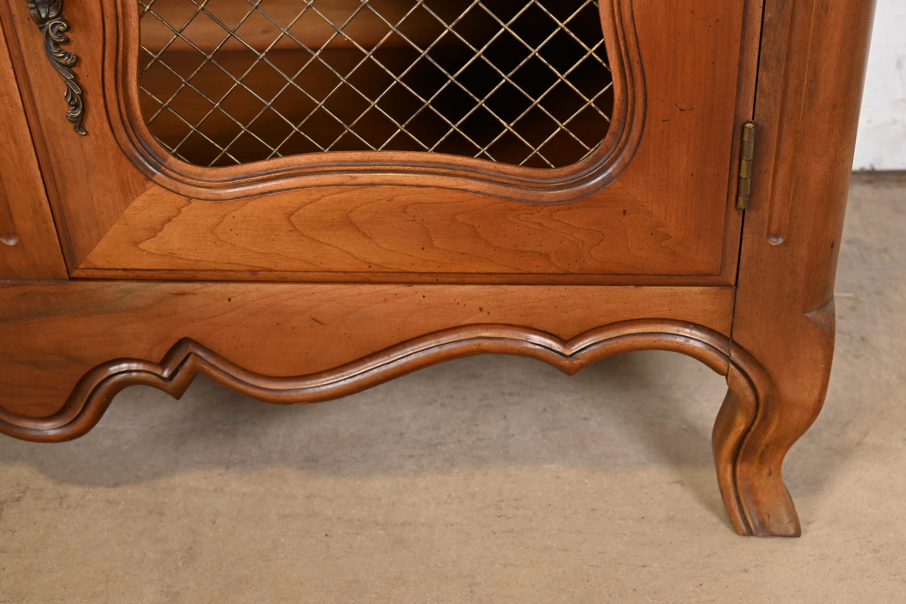 Kindel Furniture French Provincial Louis XV Cherry Wood Buffet Server or Bar Cabinet, Circa 1970s - Image 9