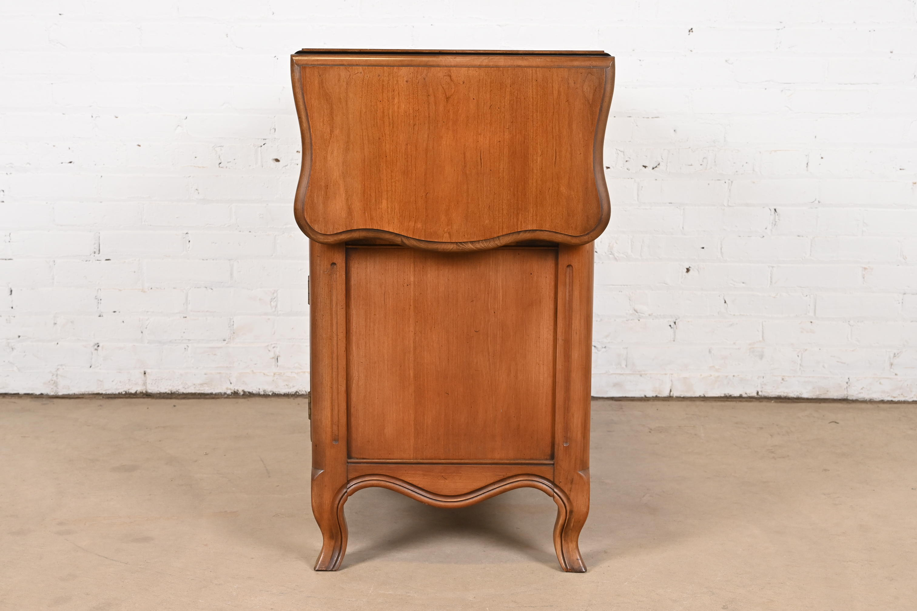 Kindel Furniture French Provincial Louis XV Cherry Wood Buffet Server or Bar Cabinet, Circa 1970s - Image 10