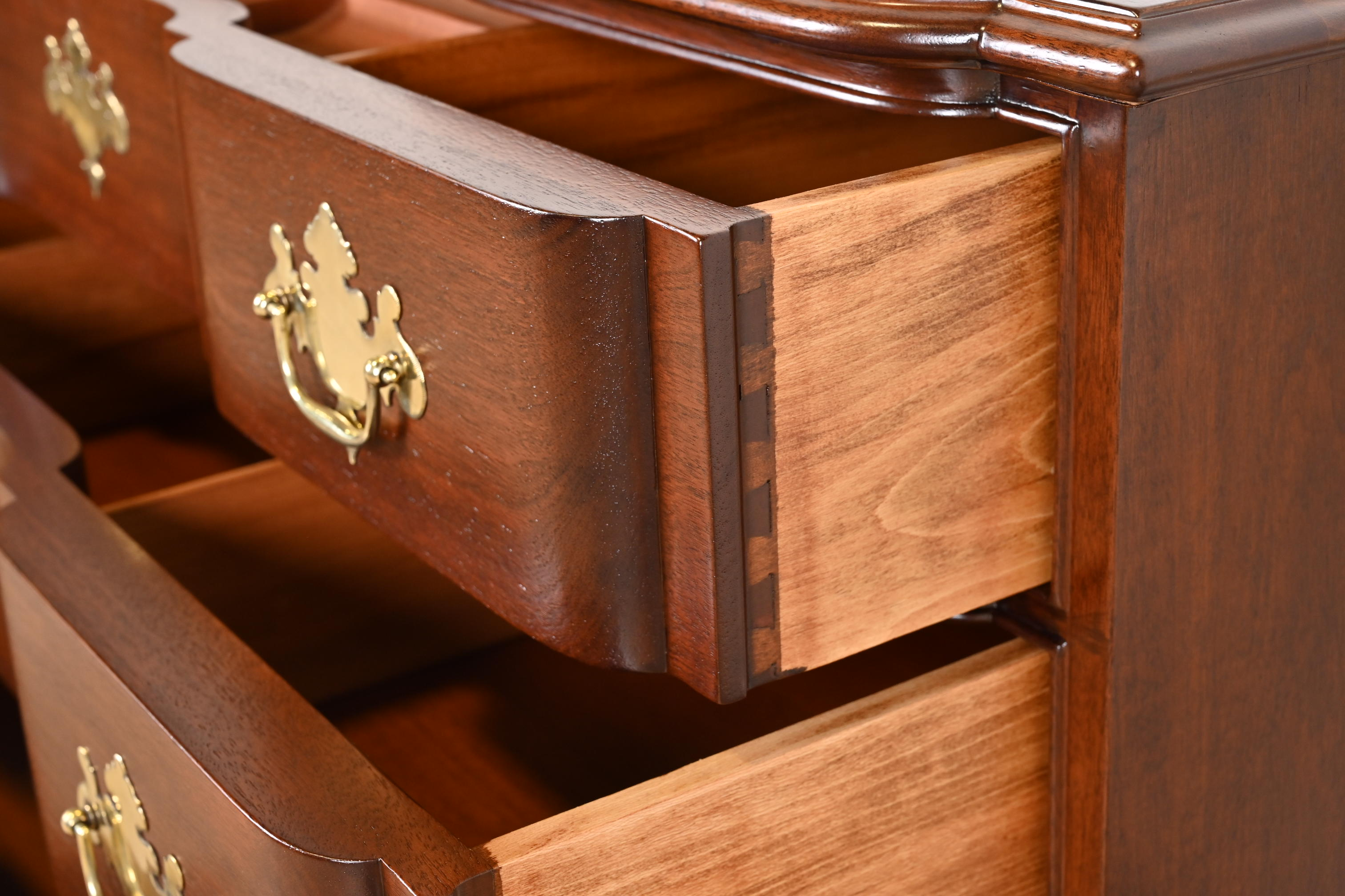 Kindel Furniture Georgian Carved Mahogany Block Front Chests of Drawers, Newly Refinished - Image 6