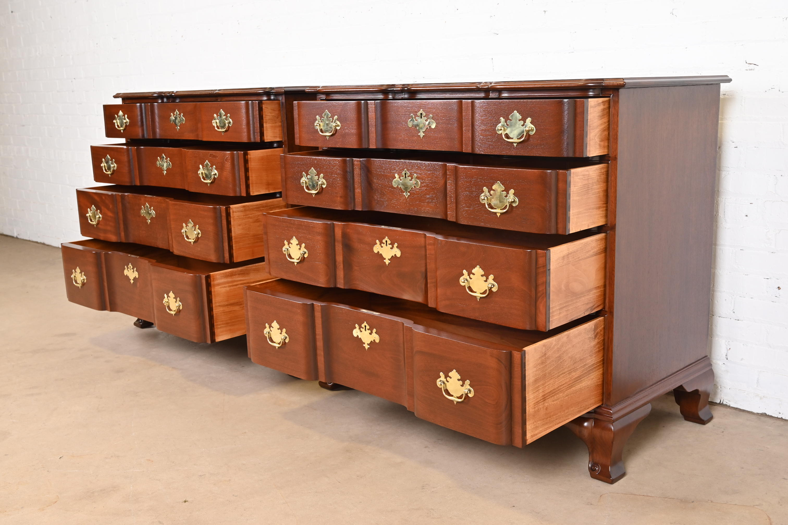 Kindel Furniture Georgian Carved Mahogany Block Front Chests of Drawers, Newly Refinished - Image 5