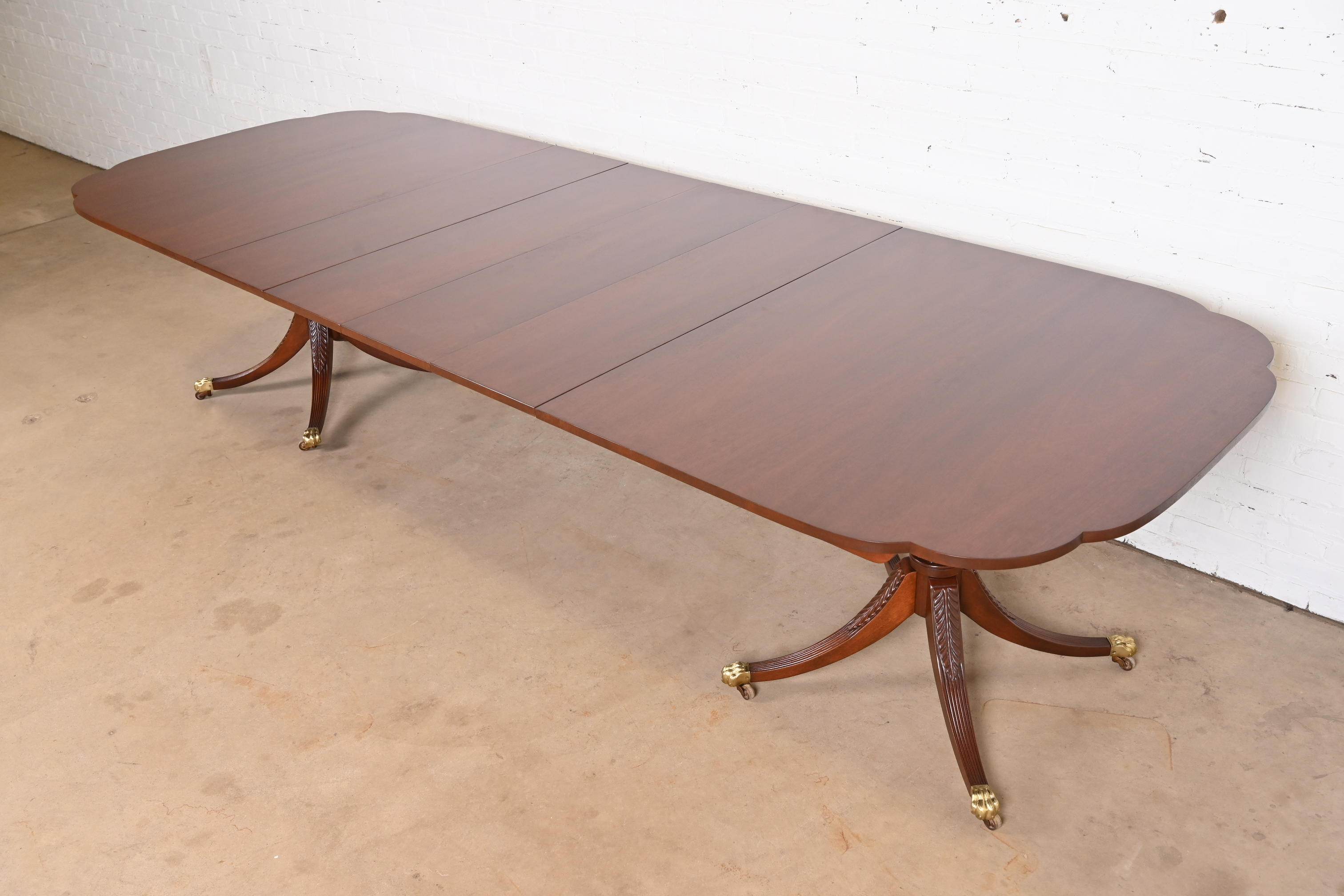 Kindel Furniture Georgian Mahogany Double Pedestal Extension Dining Table, Newly Refinished - Image 3