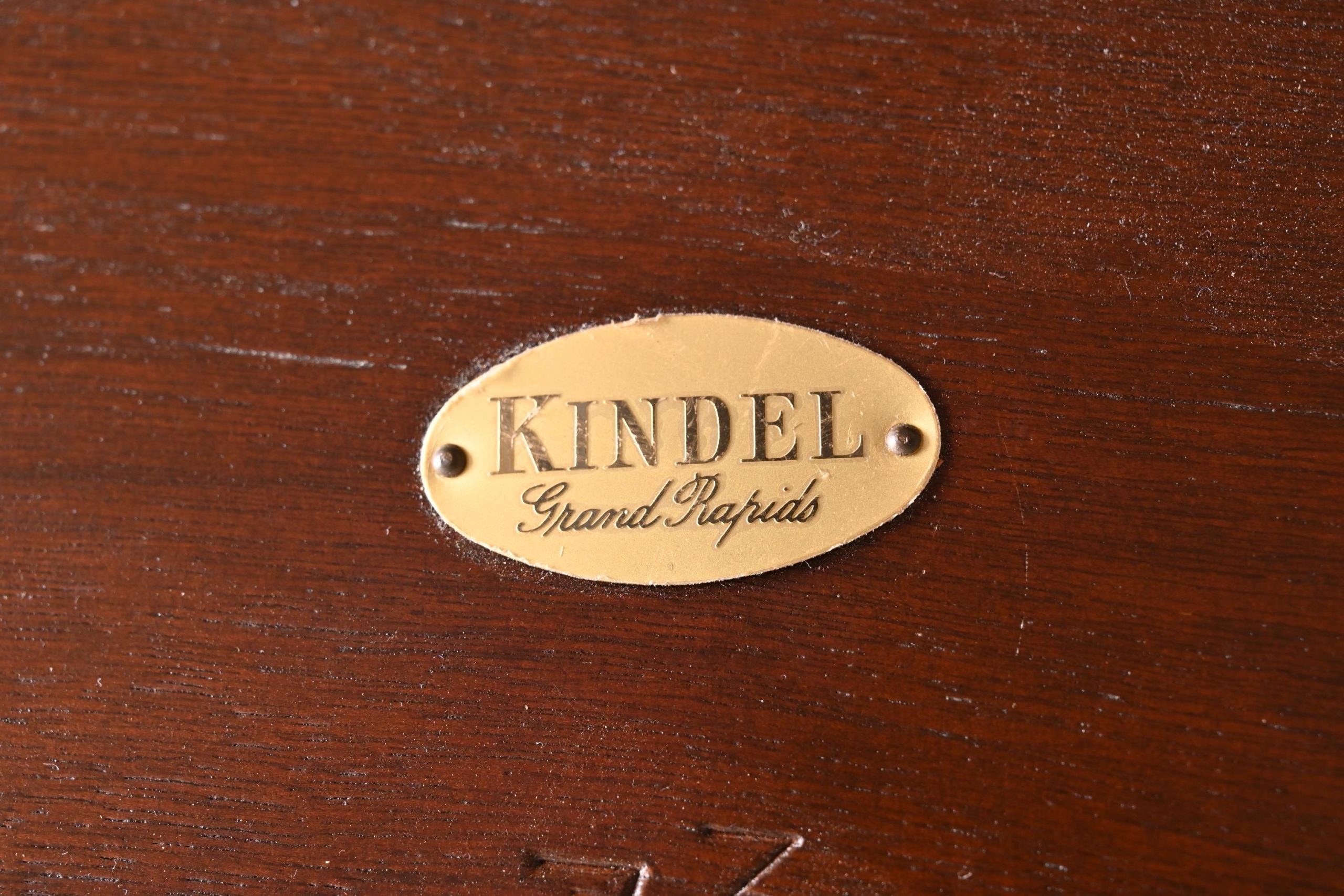 Kindel Furniture Georgian Mahogany Double Pedestal Extension Dining Table, Newly Refinished - Image 10