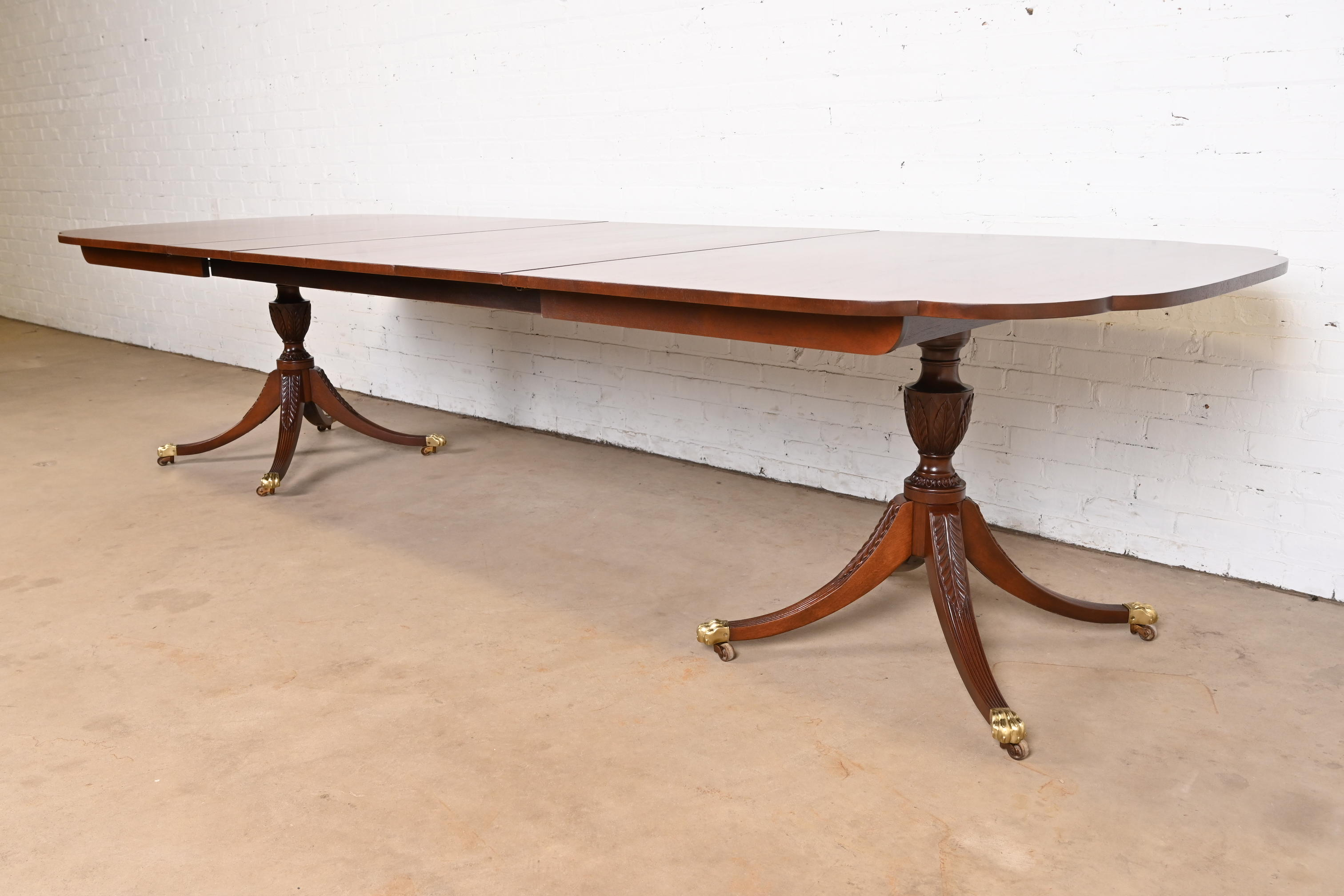 Kindel Furniture Georgian Mahogany Double Pedestal Extension Dining Table, Newly Refinished - Image 4
