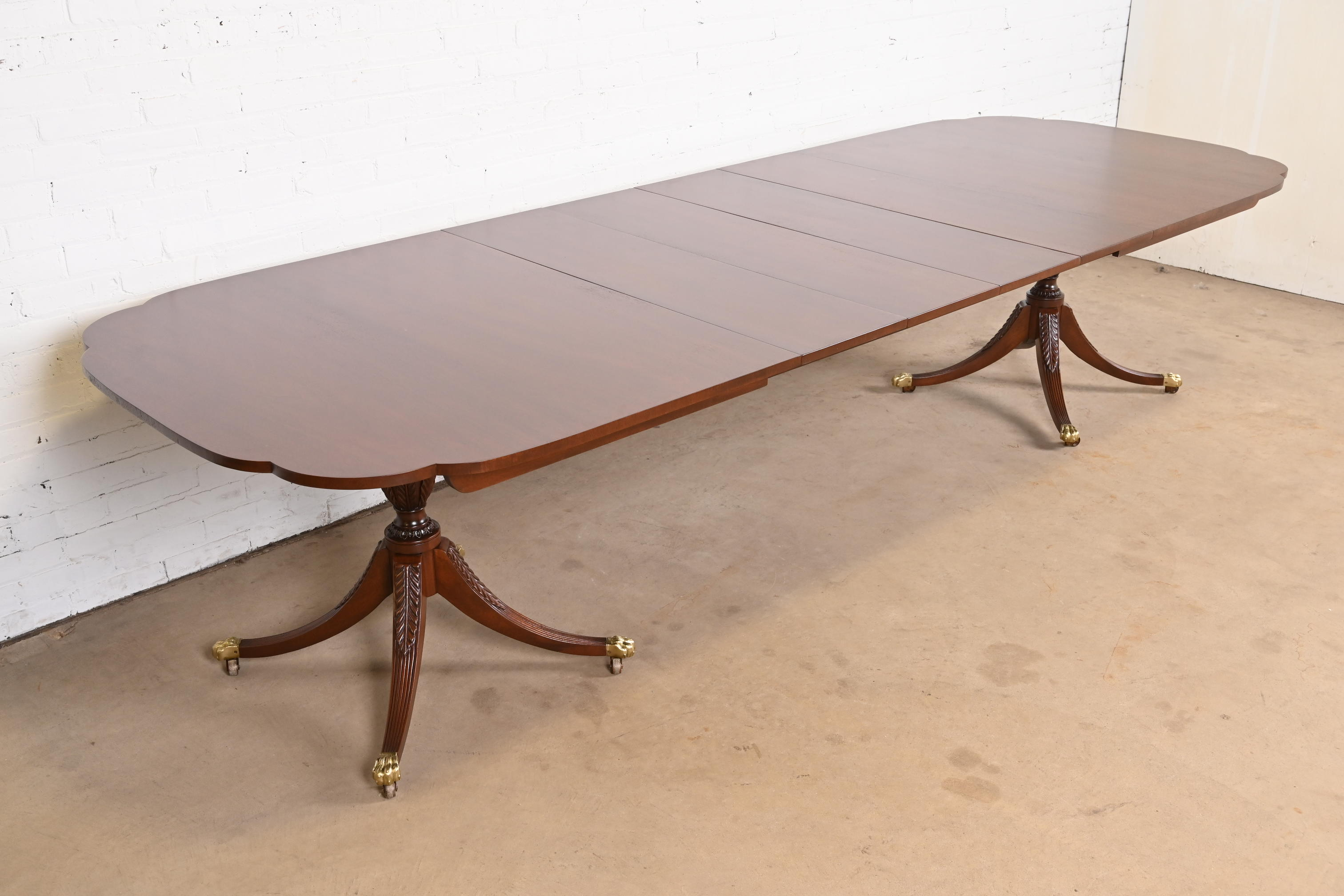 Kindel Furniture Georgian Mahogany Double Pedestal Extension Dining Table, Newly Refinished - Image 5