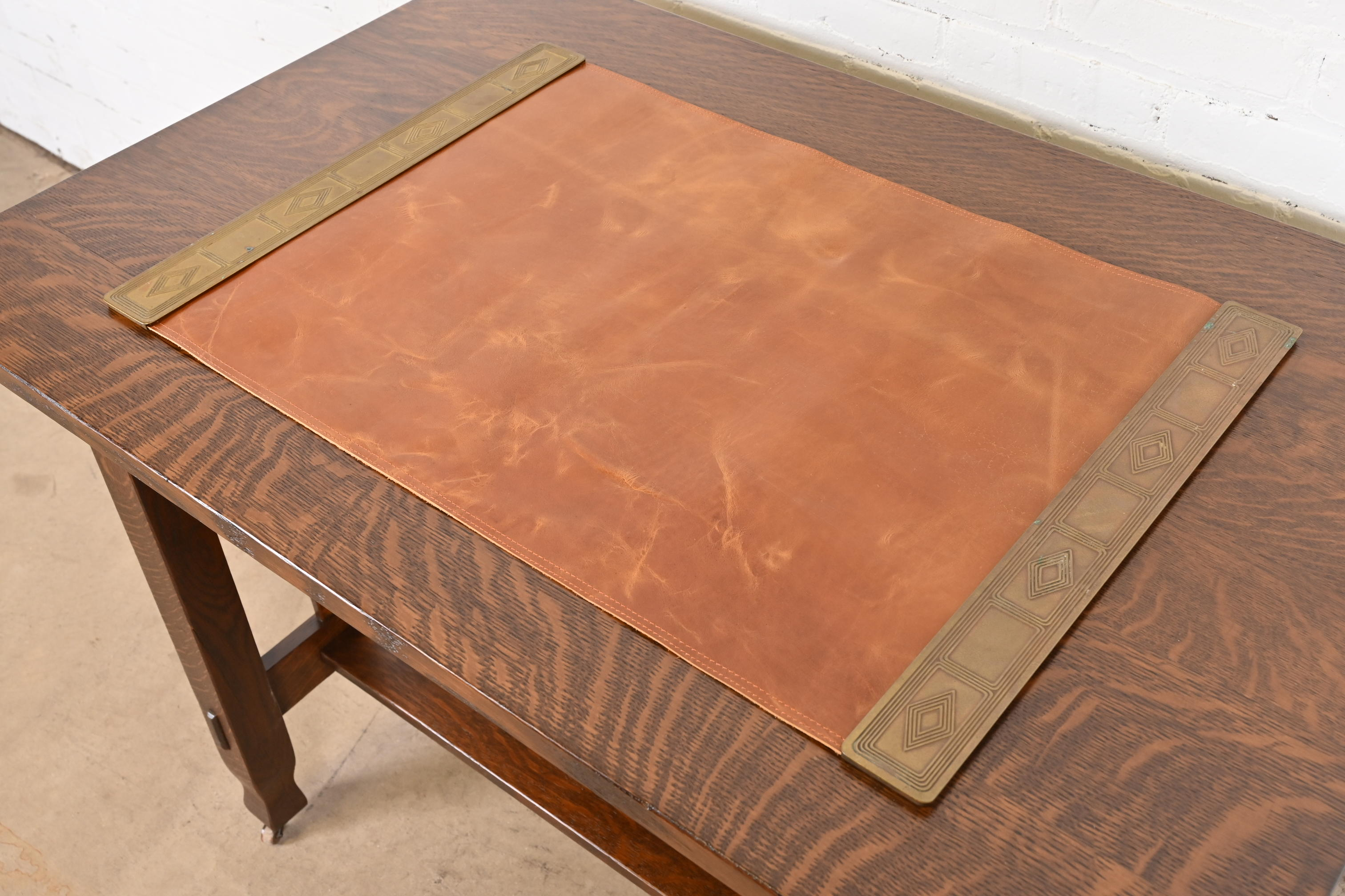 Tiffany Studios New York Graduate Bronze Doré Blotter Ends With Leather Desk Blotter - Image 3