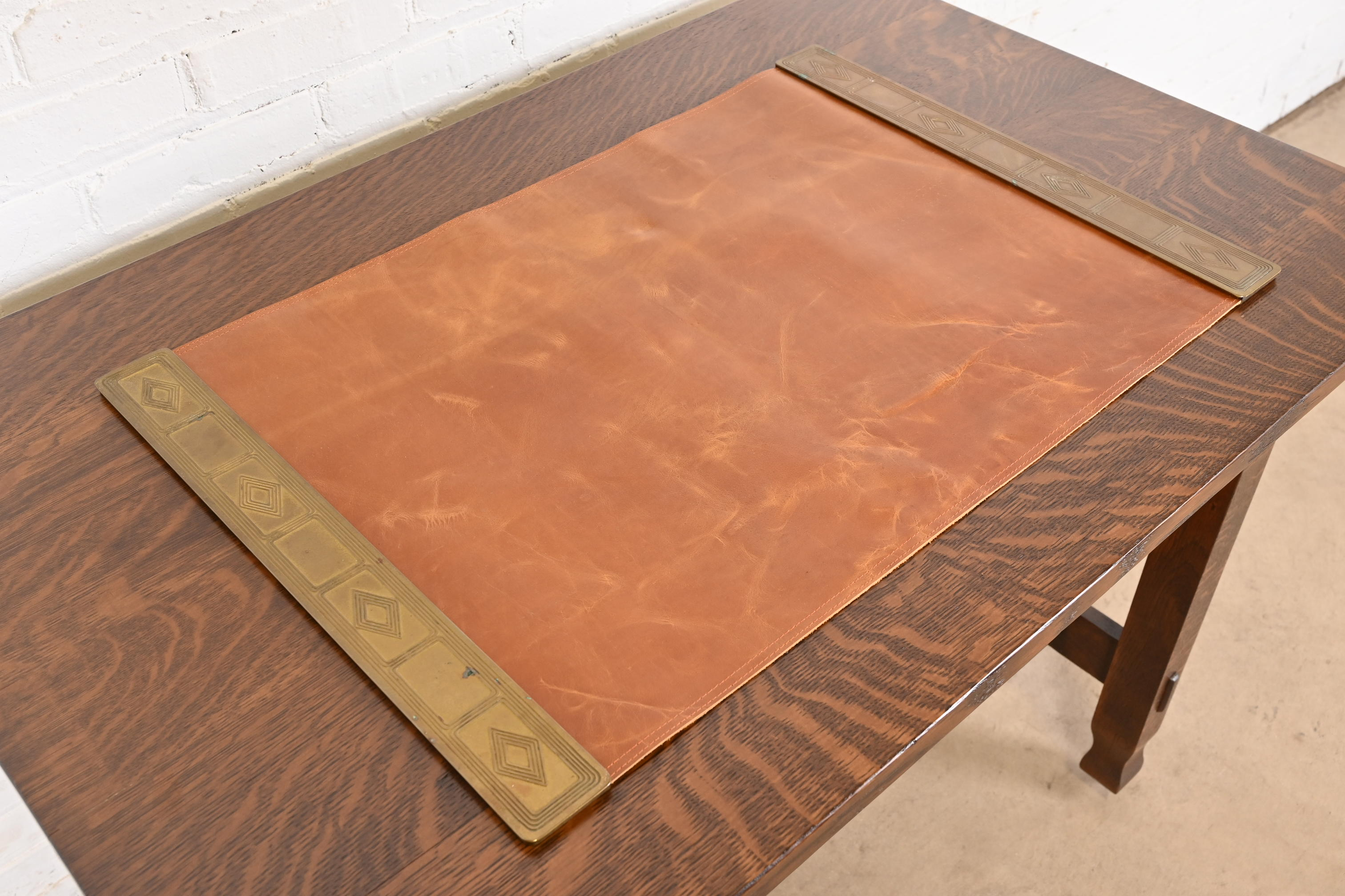 Tiffany Studios New York Graduate Bronze Doré Blotter Ends With Leather Desk Blotter - Image 4