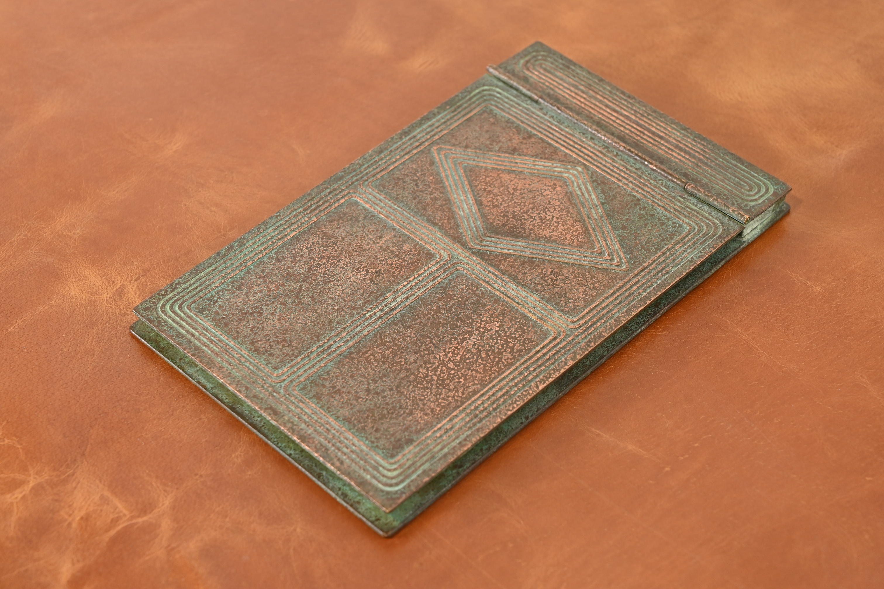 Tiffany Studios New York Graduate Pattern Bronze Notepad Holder - Image 3