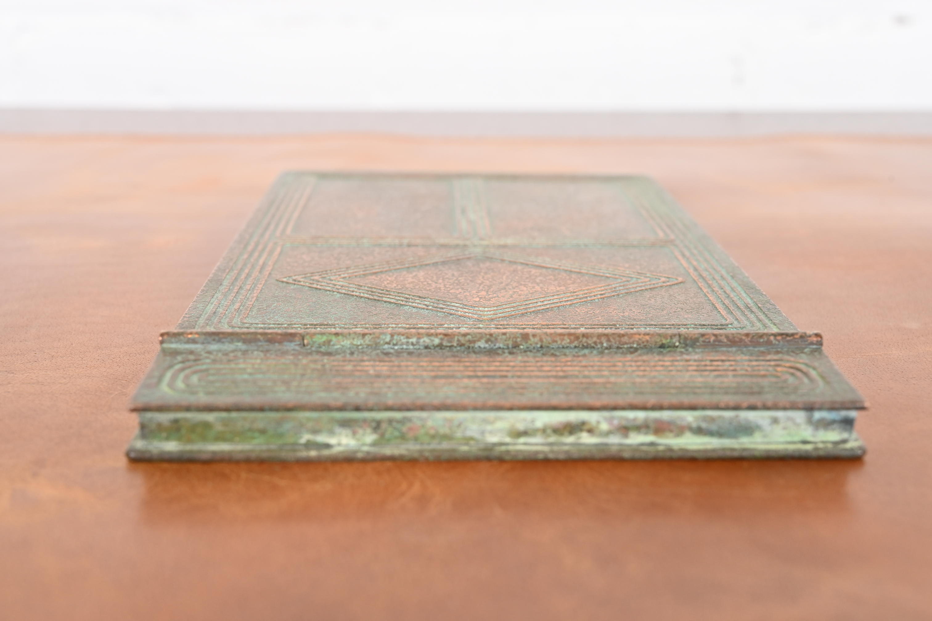 Tiffany Studios New York Graduate Pattern Bronze Notepad Holder - Image 9