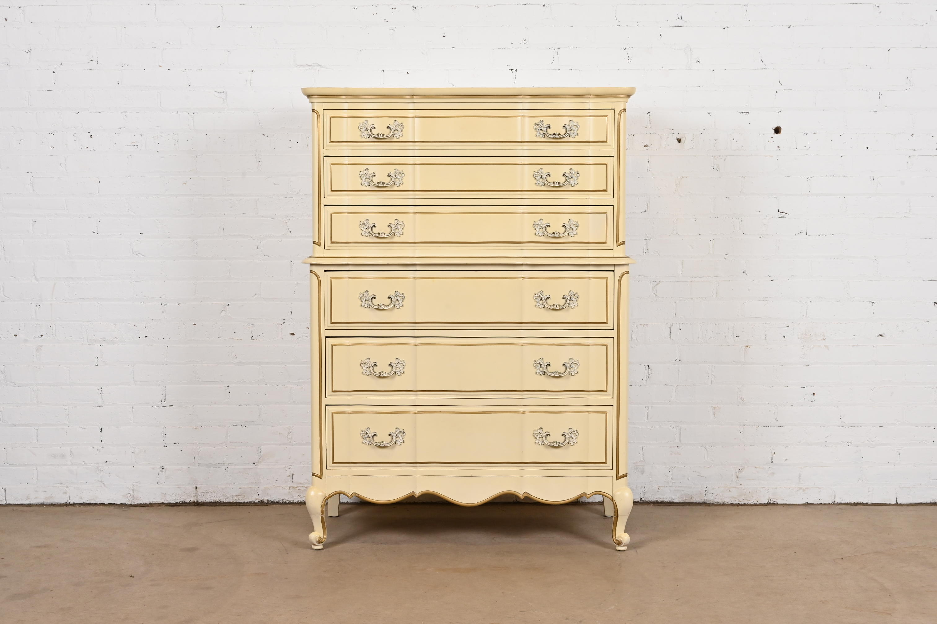 French Provincial Louis XV Cream Lacquered and Gold Gilt Highboy Dresser in the Manner of John Widdicomb, 1950s - Image 3