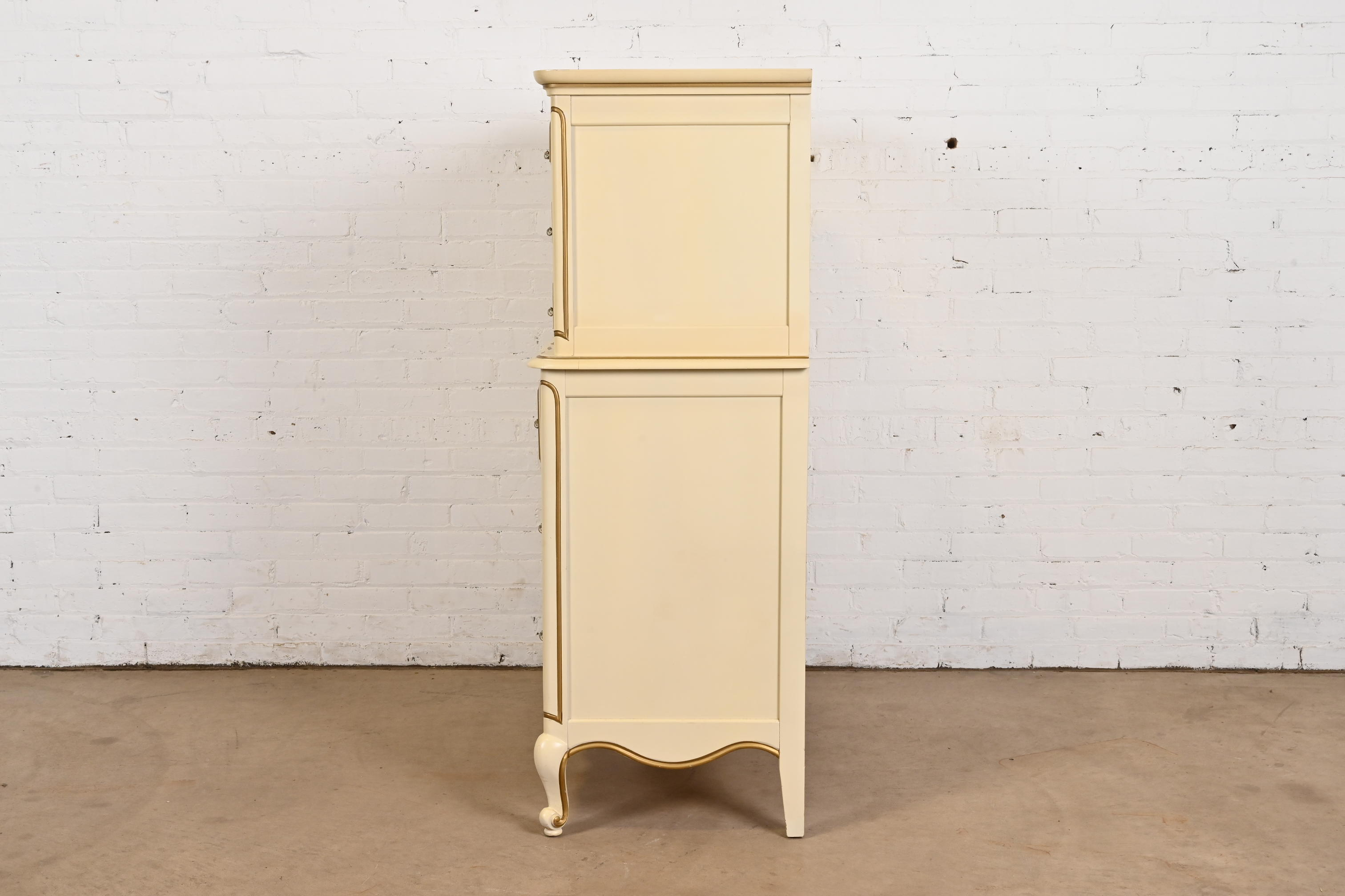 French Provincial Louis XV Cream Lacquered and Gold Gilt Highboy Dresser in the Manner of John Widdicomb, 1950s - Image 10