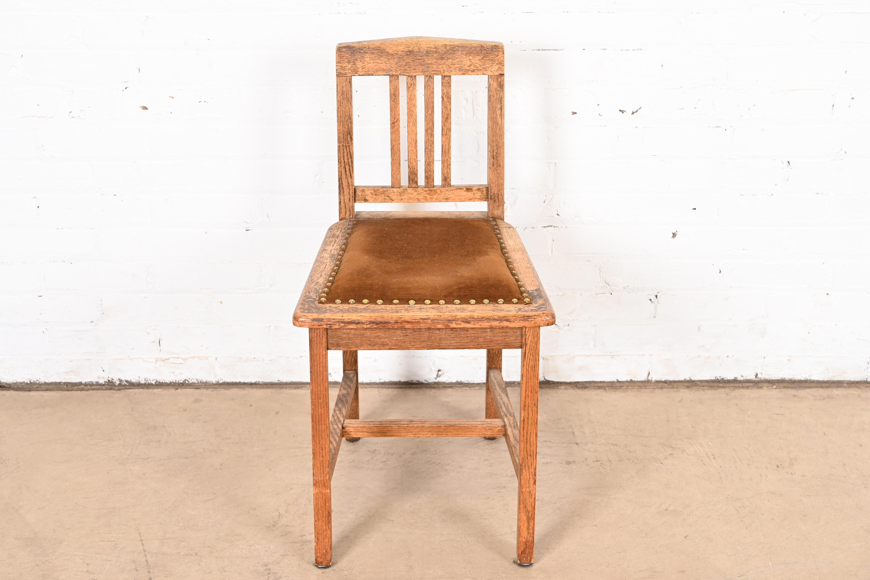 Gustav Stickley Style Mission Oak Arts & Crafts Dressing Table With Mirror and Chair, Circa 1900 - Image 9