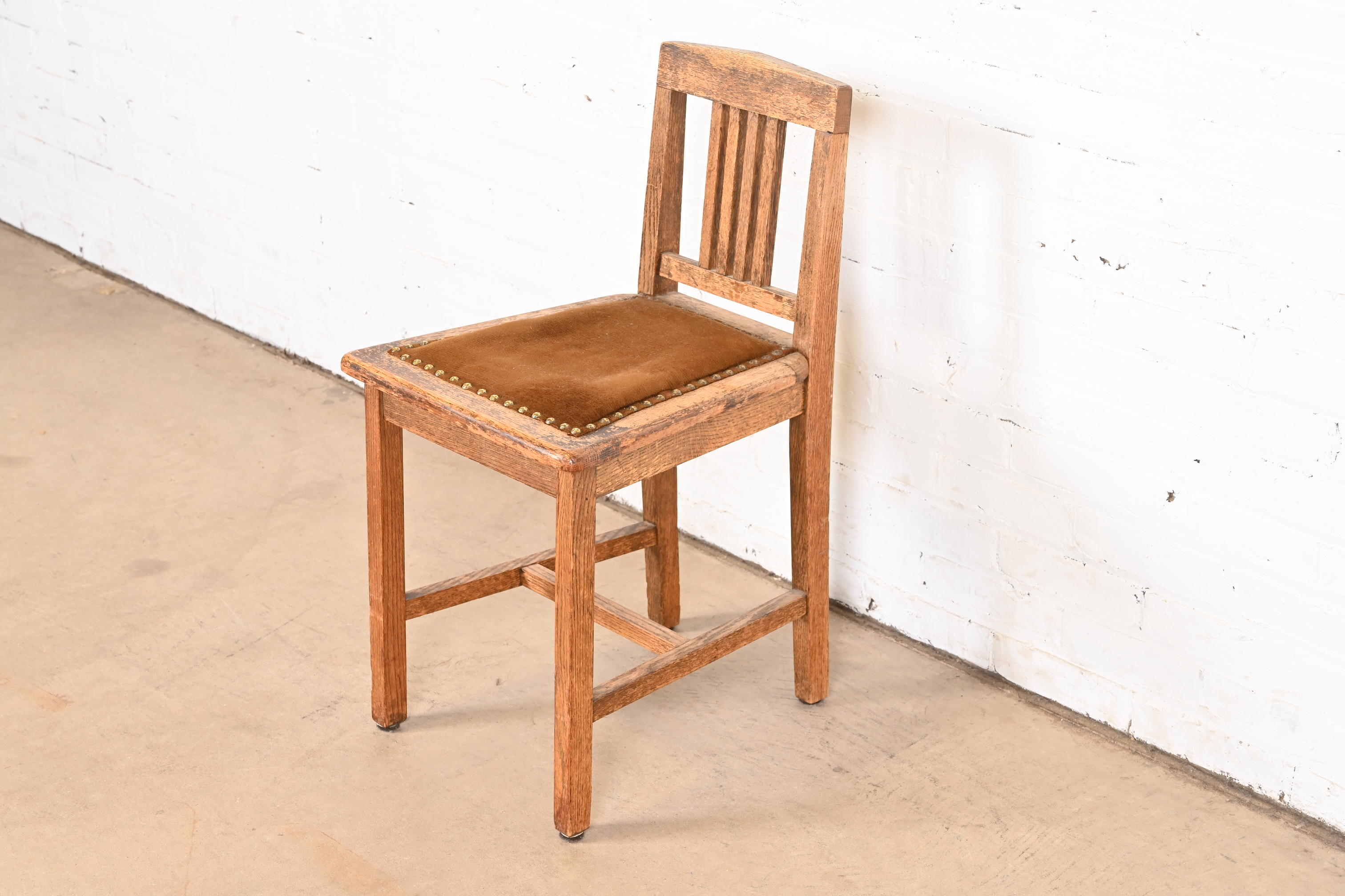Gustav Stickley Style Mission Oak Arts & Crafts Dressing Table With Mirror and Chair, Circa 1900 - Image 10