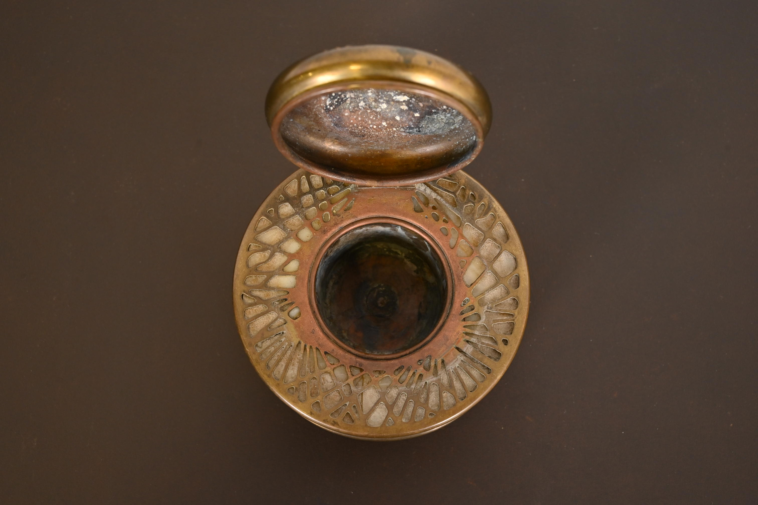 Tiffany Studios New York Pine Needle Bronze Doré and Slag Glass Inkwell - Image 5