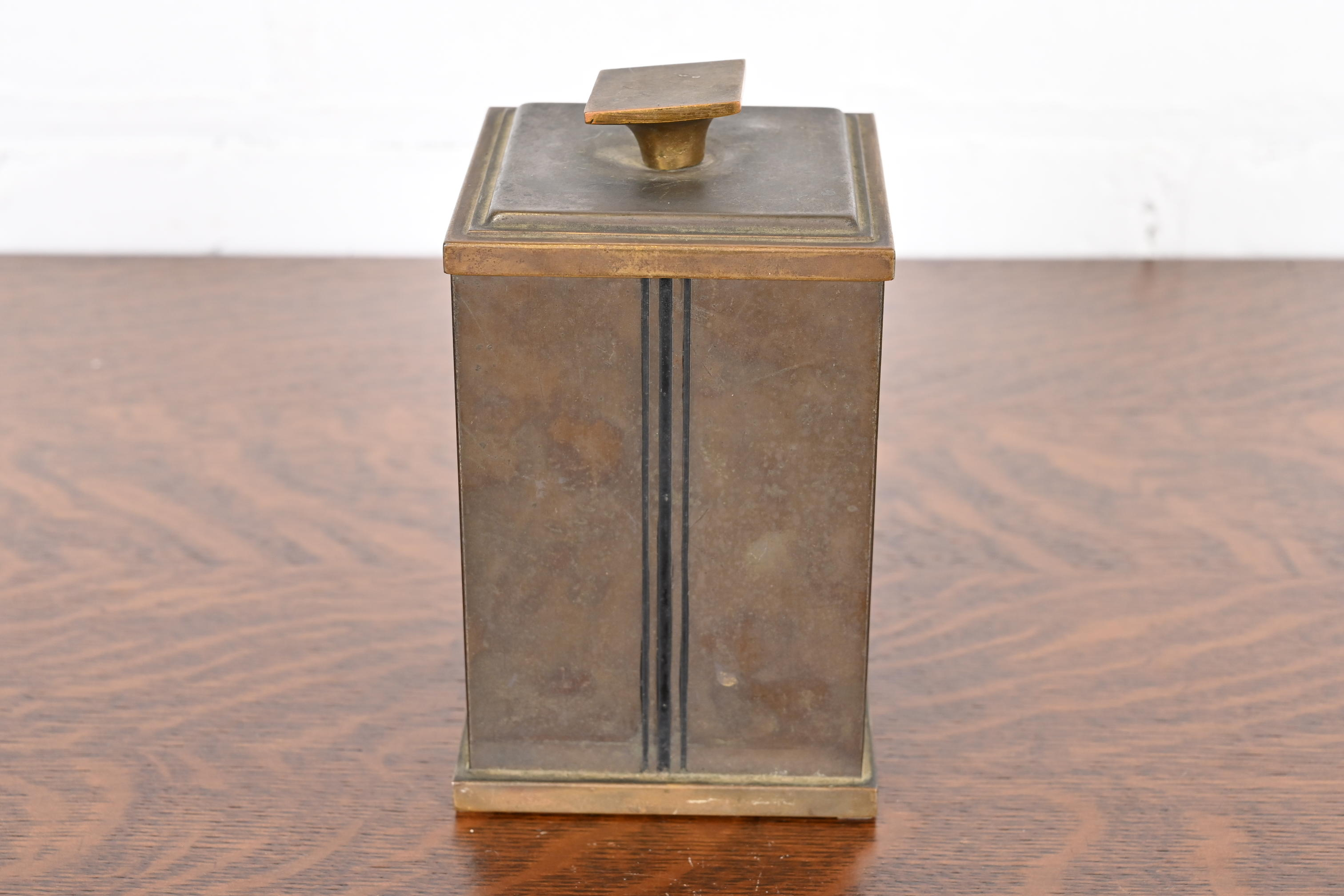 Bradley & Hubbard Arts and Crafts Brass Humidor Cigar Box - Image 4