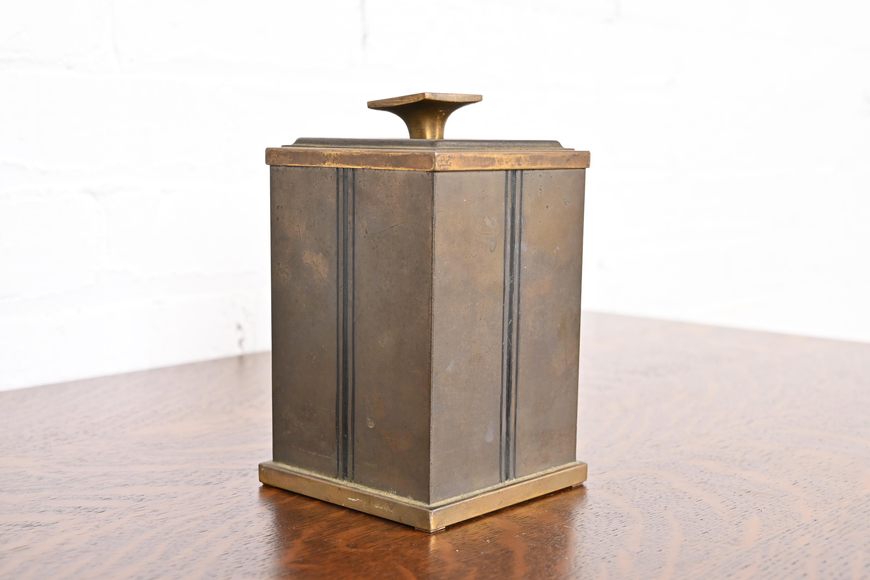 Bradley & Hubbard Arts and Crafts Brass Humidor Cigar Box - Image 3