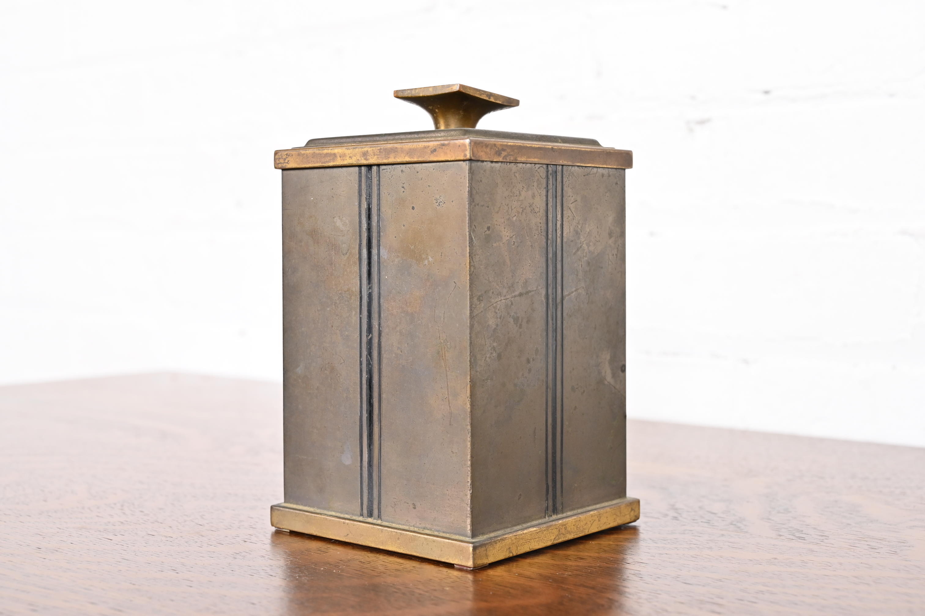 Bradley & Hubbard Arts and Crafts Brass Humidor Cigar Box - Image 2
