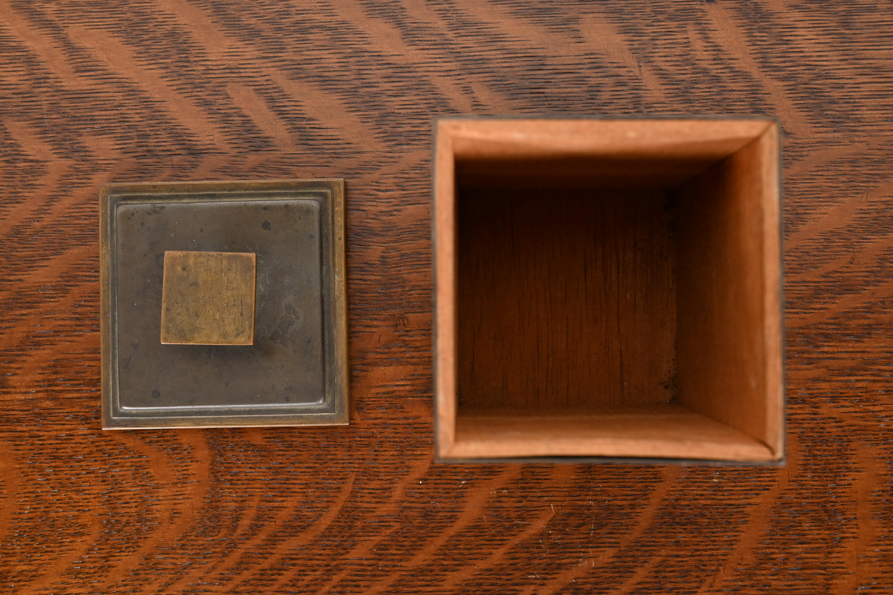 Bradley & Hubbard Arts and Crafts Brass Humidor Cigar Box - Image 7