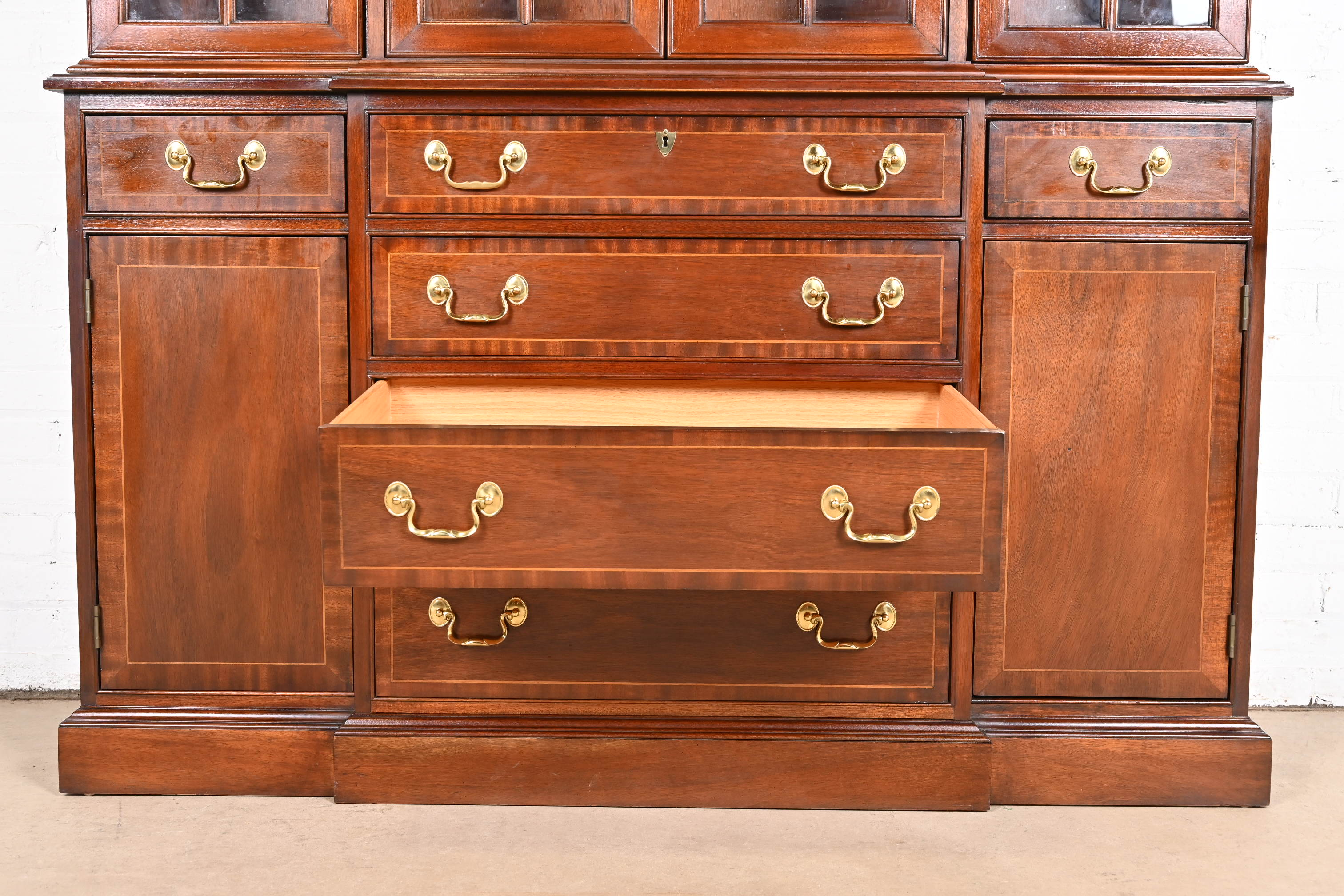 Councill Craftsmen Georgian Carved Mahogany Breakfront Bookcase Cabinet - Image 7