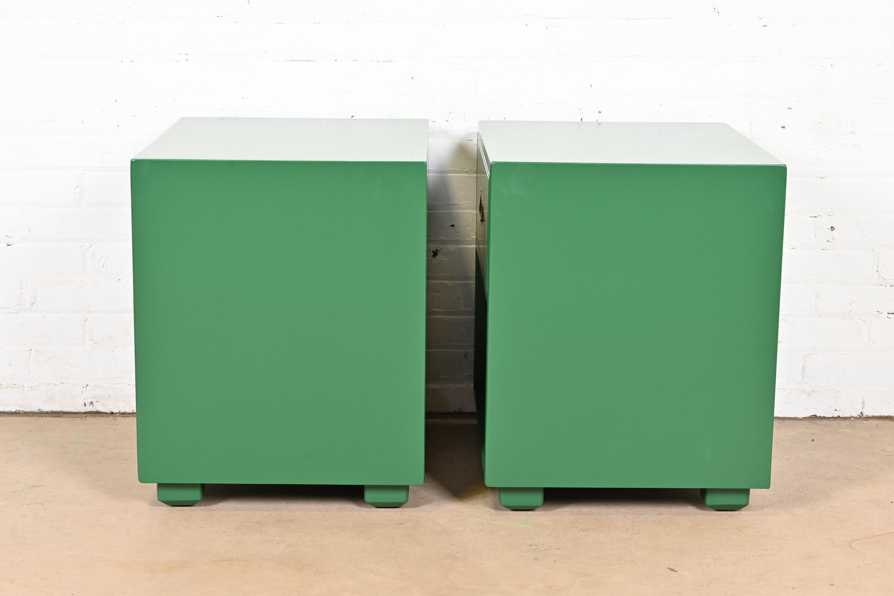 Henredon Mid-Century Hollywood Regency Campaign Green Lacquered Nightstands, Newly Refinished - Image 9