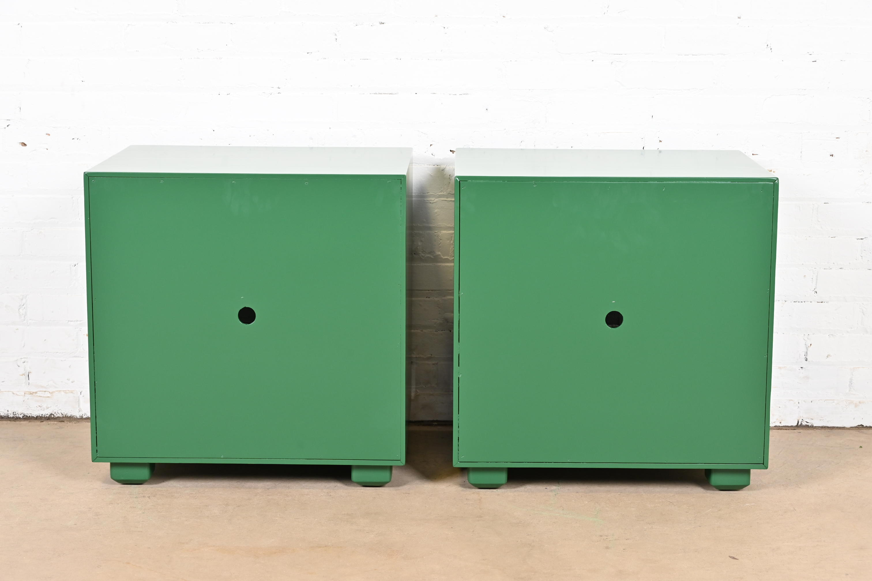 Henredon Mid-Century Hollywood Regency Campaign Green Lacquered Nightstands, Newly Refinished - Image 10