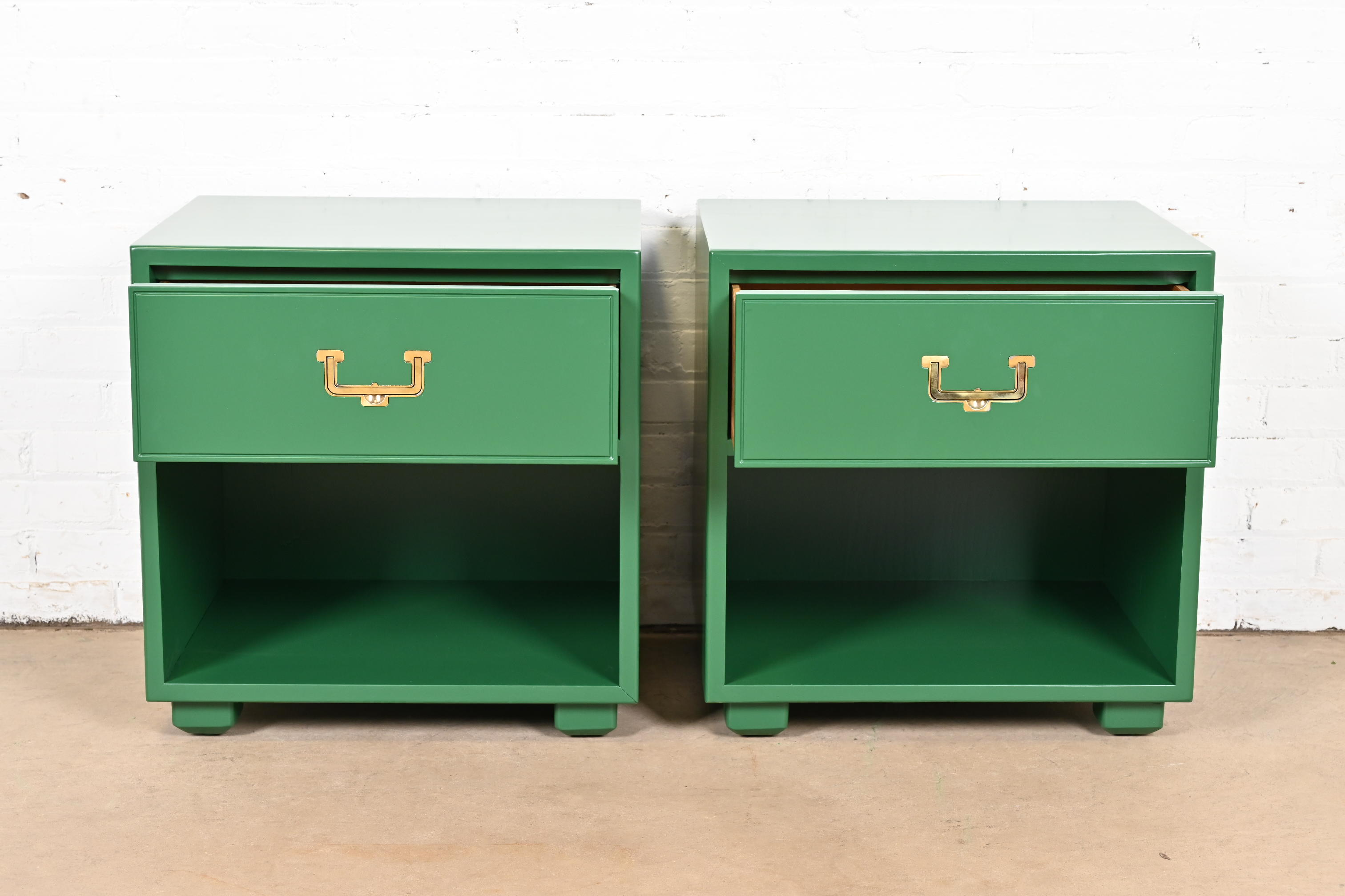 Henredon Mid-Century Hollywood Regency Campaign Green Lacquered Nightstands, Newly Refinished