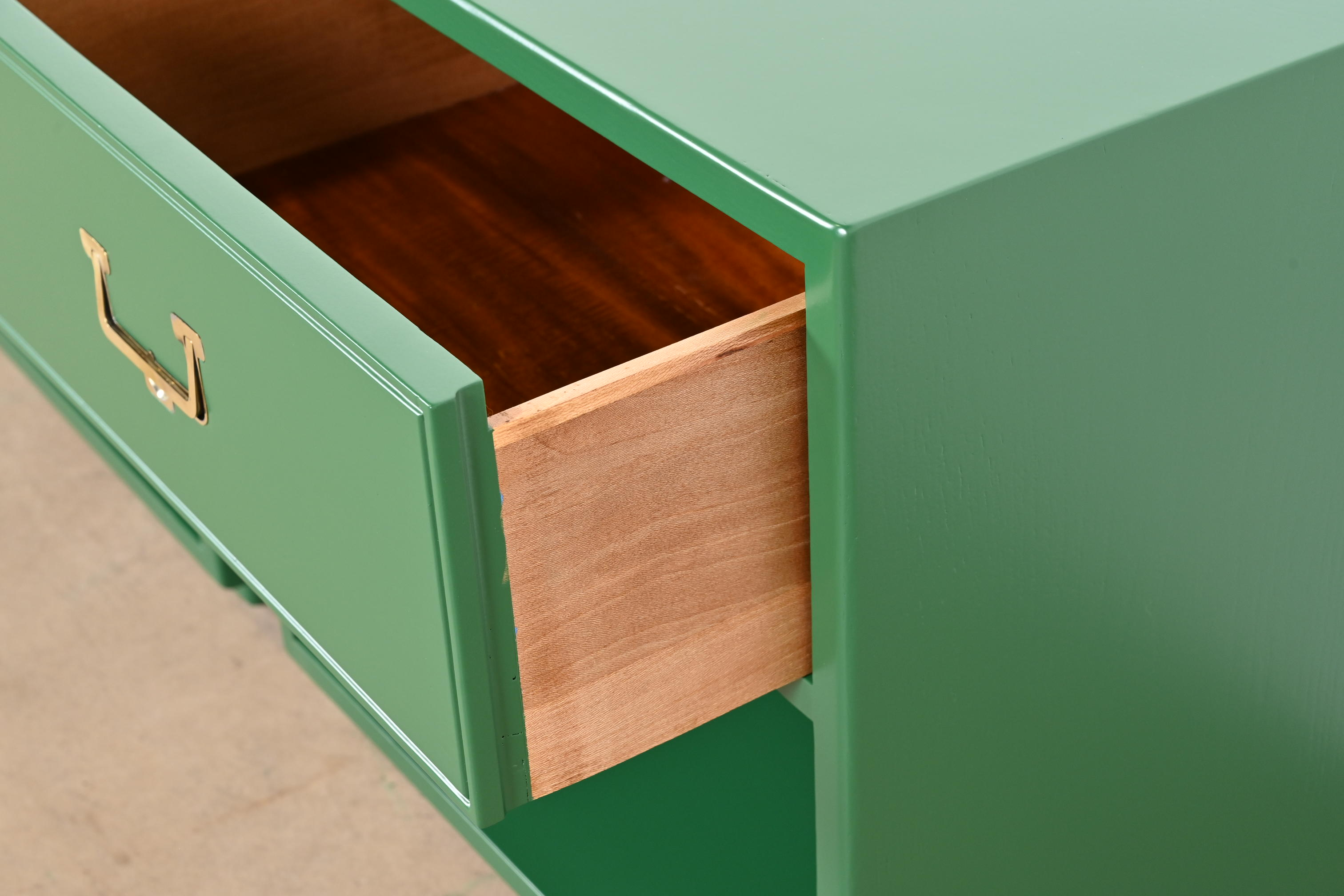 Henredon Mid-Century Hollywood Regency Campaign Green Lacquered Nightstands, Newly Refinished - Image 6