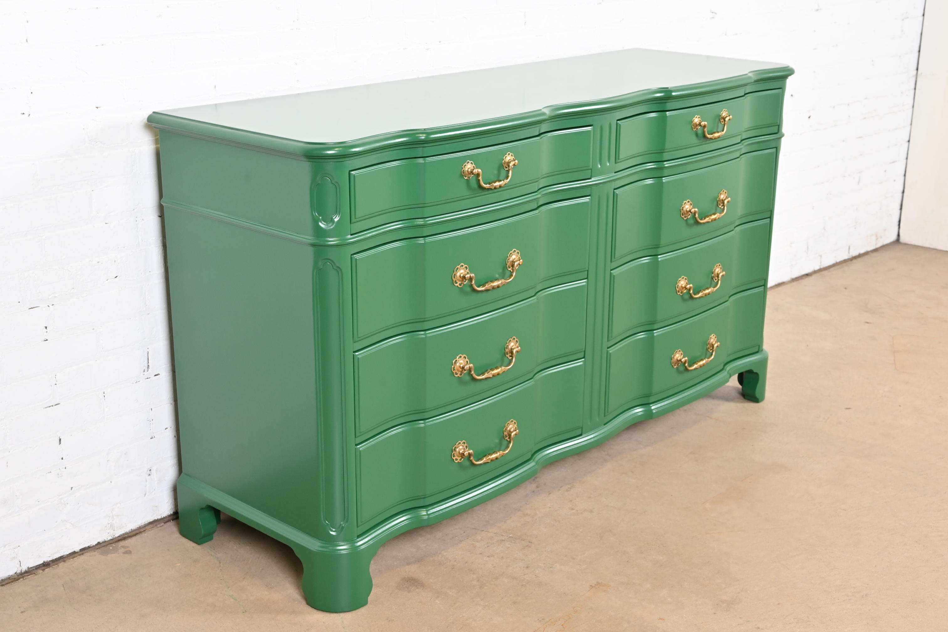 John Widdicomb Georgian Green Lacquered Eight-Drawer Double Dresser, Newly Refinished - Image 4