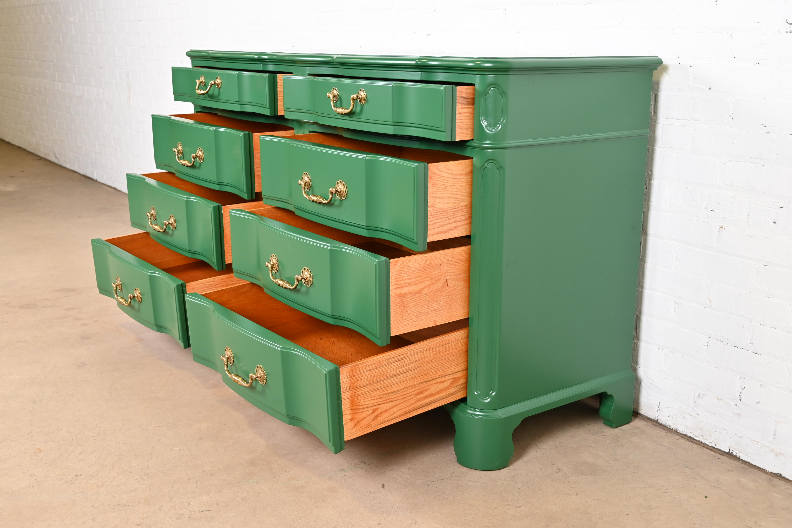 John Widdicomb Georgian Green Lacquered Eight-Drawer Double Dresser, Newly Refinished - Image 6