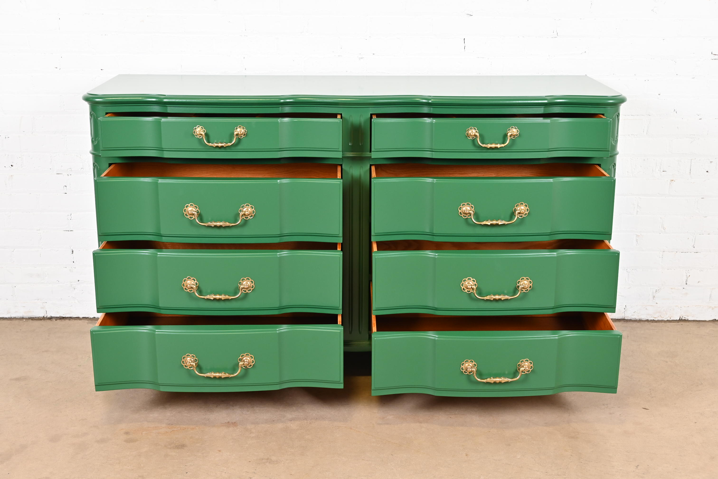 John Widdicomb Georgian Green Lacquered Eight-Drawer Double Dresser, Newly Refinished - Image 5