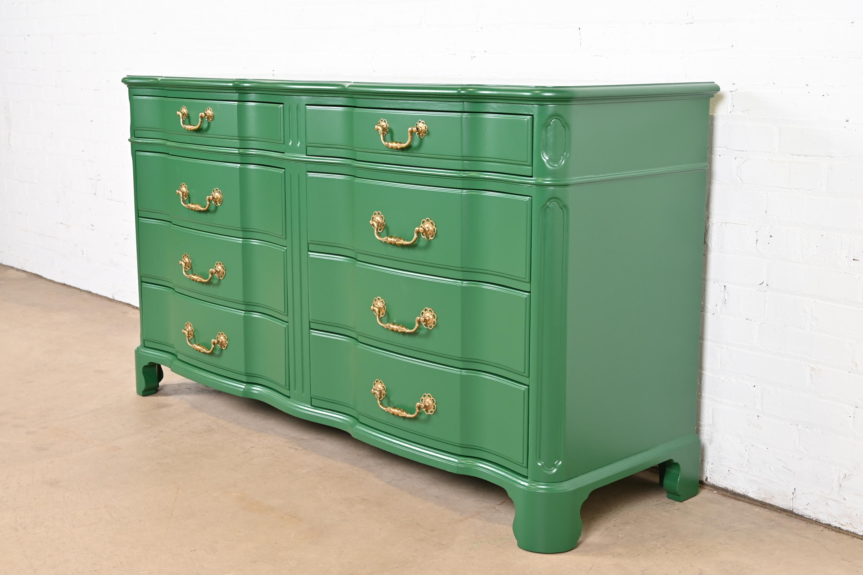 John Widdicomb Georgian Green Lacquered Eight-Drawer Double Dresser, Newly Refinished - Image 3