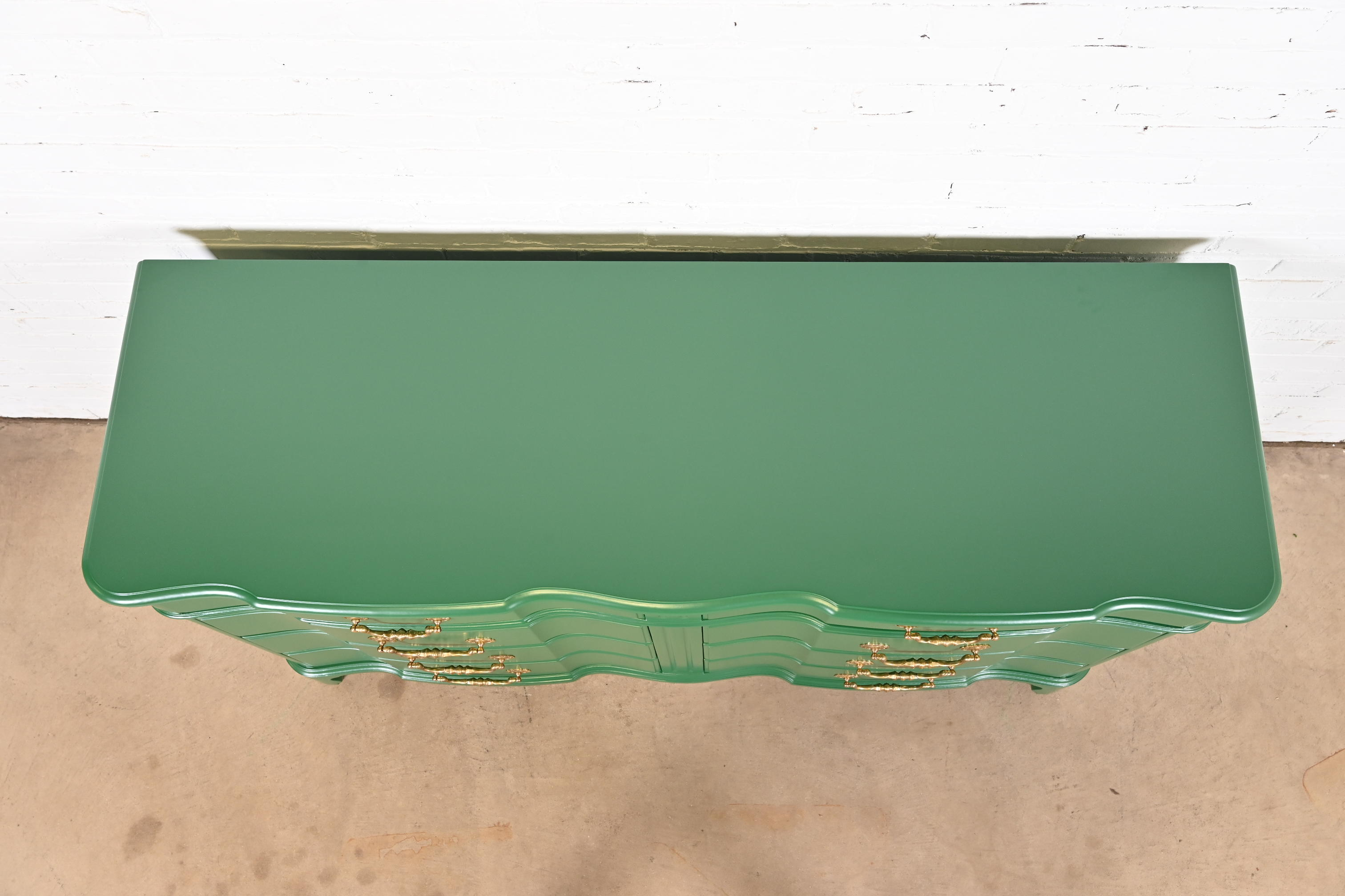 John Widdicomb Georgian Green Lacquered Eight-Drawer Double Dresser, Newly Refinished - Image 9
