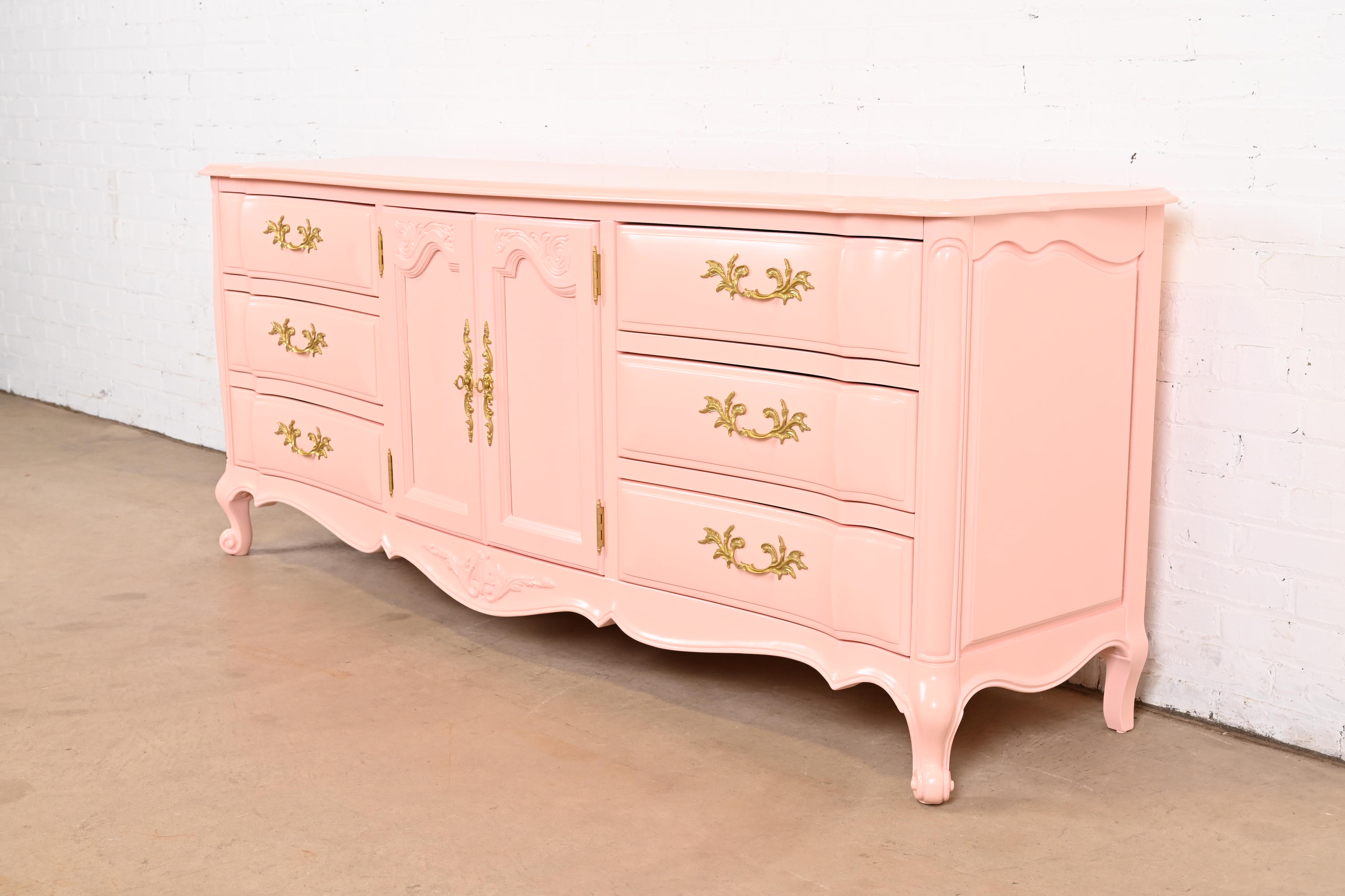 White Furniture French Provincial Louis XV Pink Lacquered Triple Dresser, Newly Refinished - Image 3