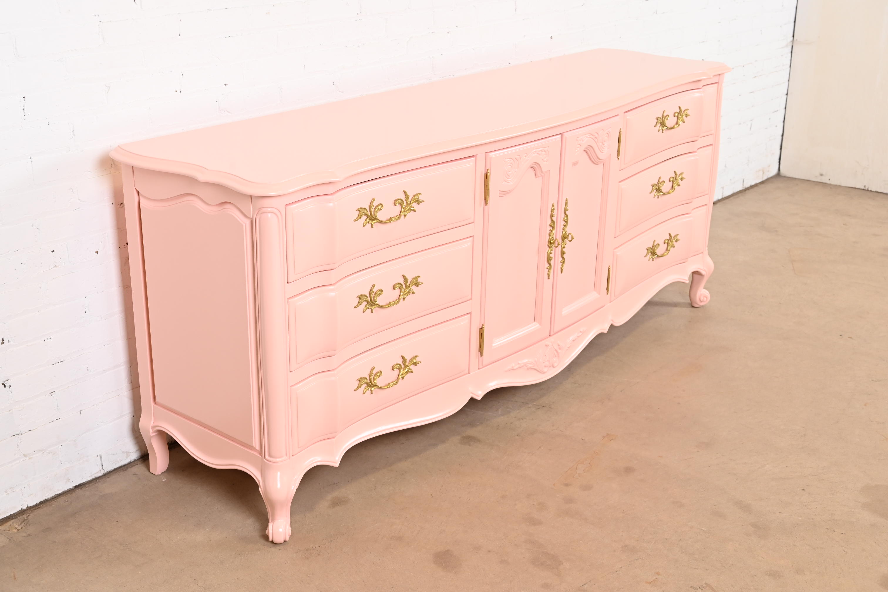 White Furniture French Provincial Louis XV Pink Lacquered Triple Dresser, Newly Refinished - Image 4