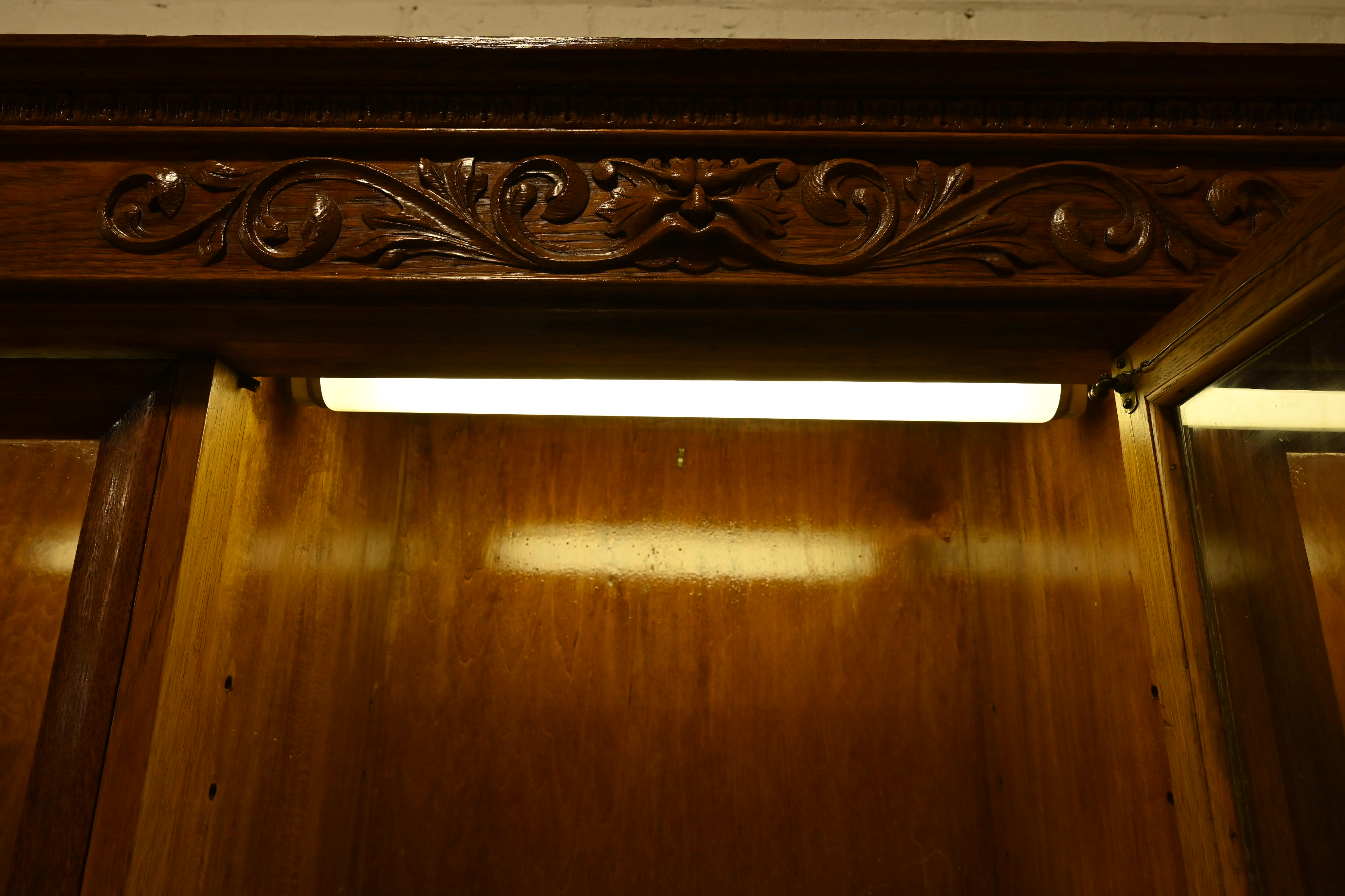 R. J. Horner Style Antique Victorian Carved Oak Lighted Triple Bookcase or Display Cabinet, Circa 1890s - Image 10