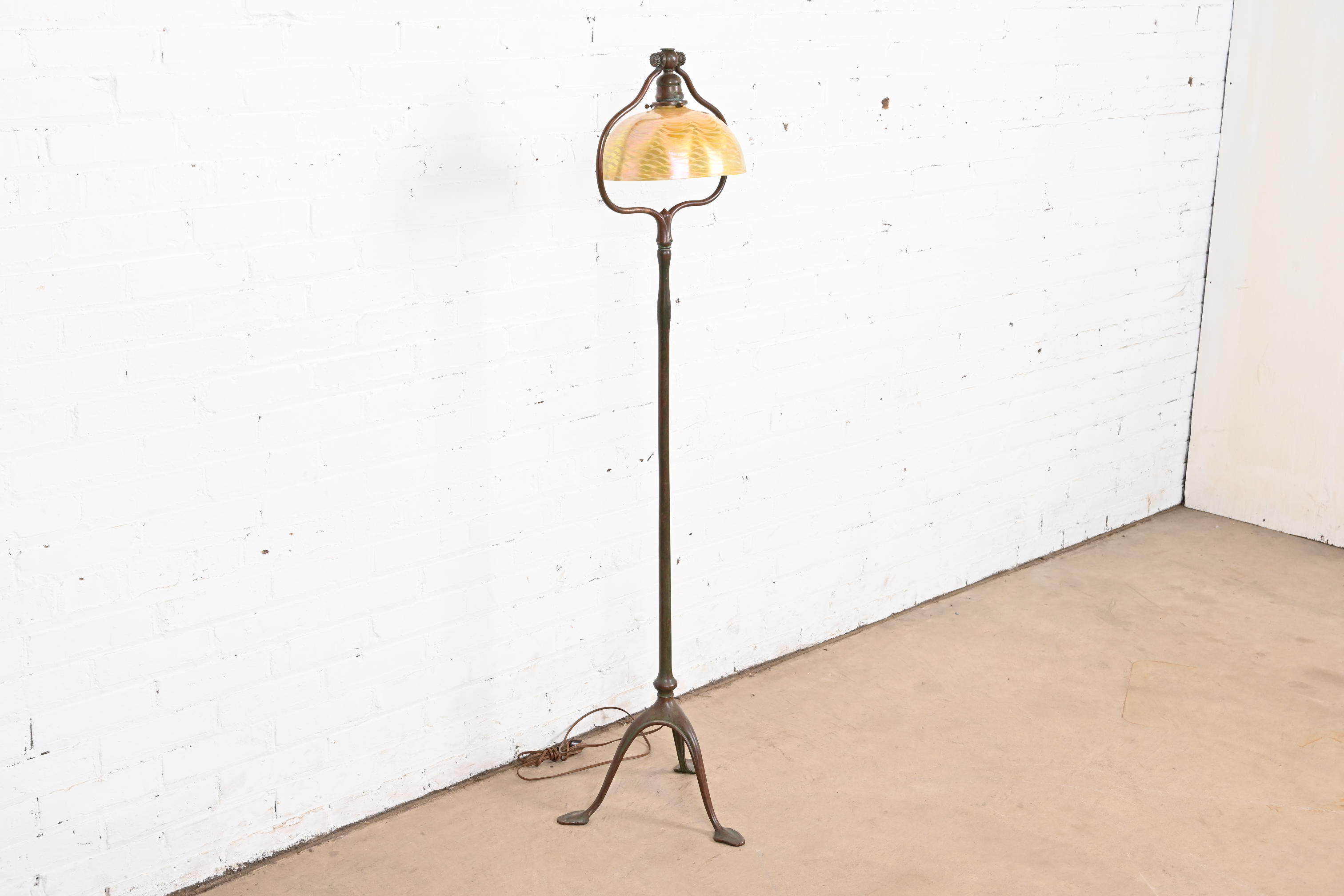 Tiffany Studios New York Bronze Harp Floor Lamp With Damascene Favrile Glass Shade - Image 2