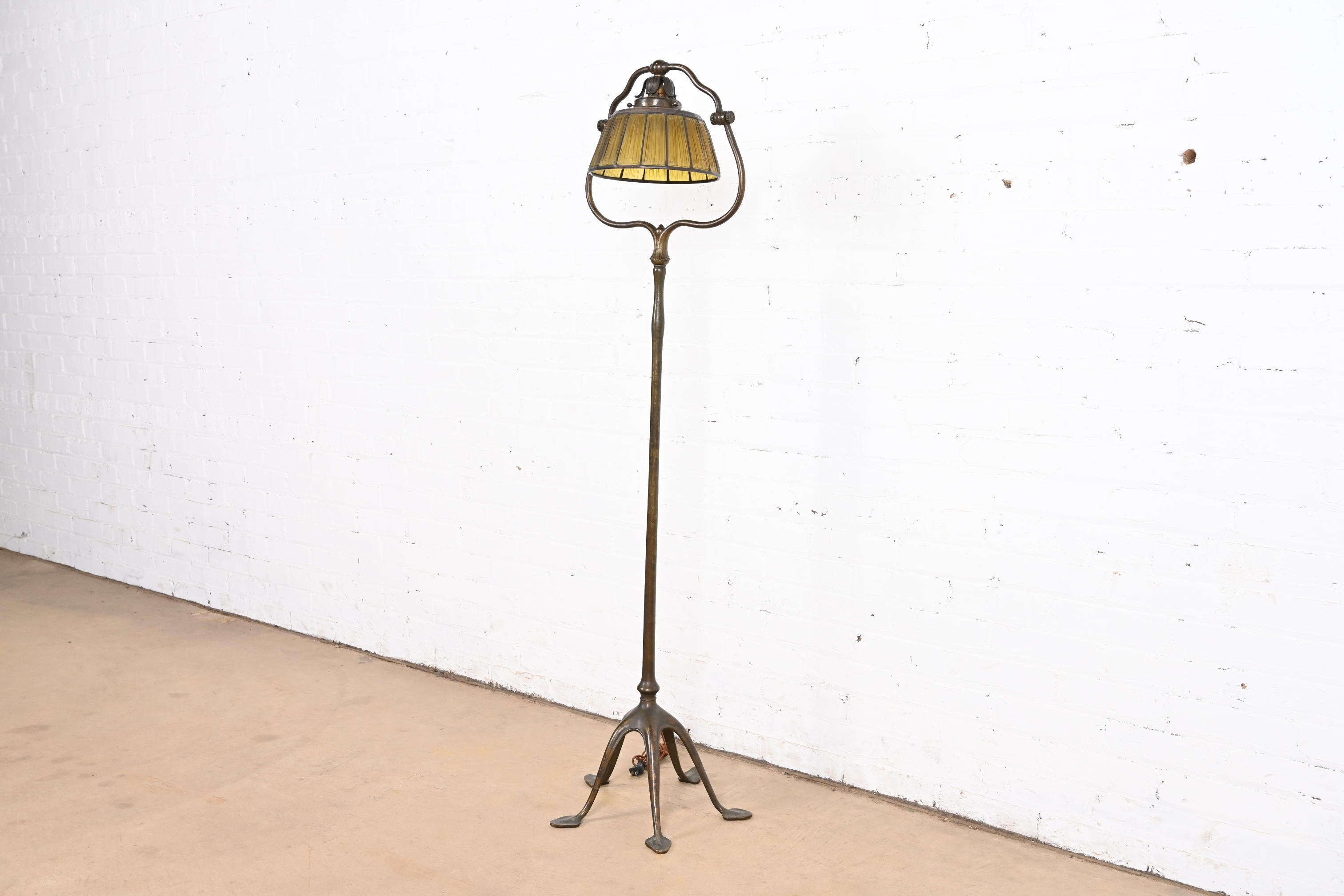 Tiffany Studios New York Linenfold Harp Floor Lamp - Image 2
