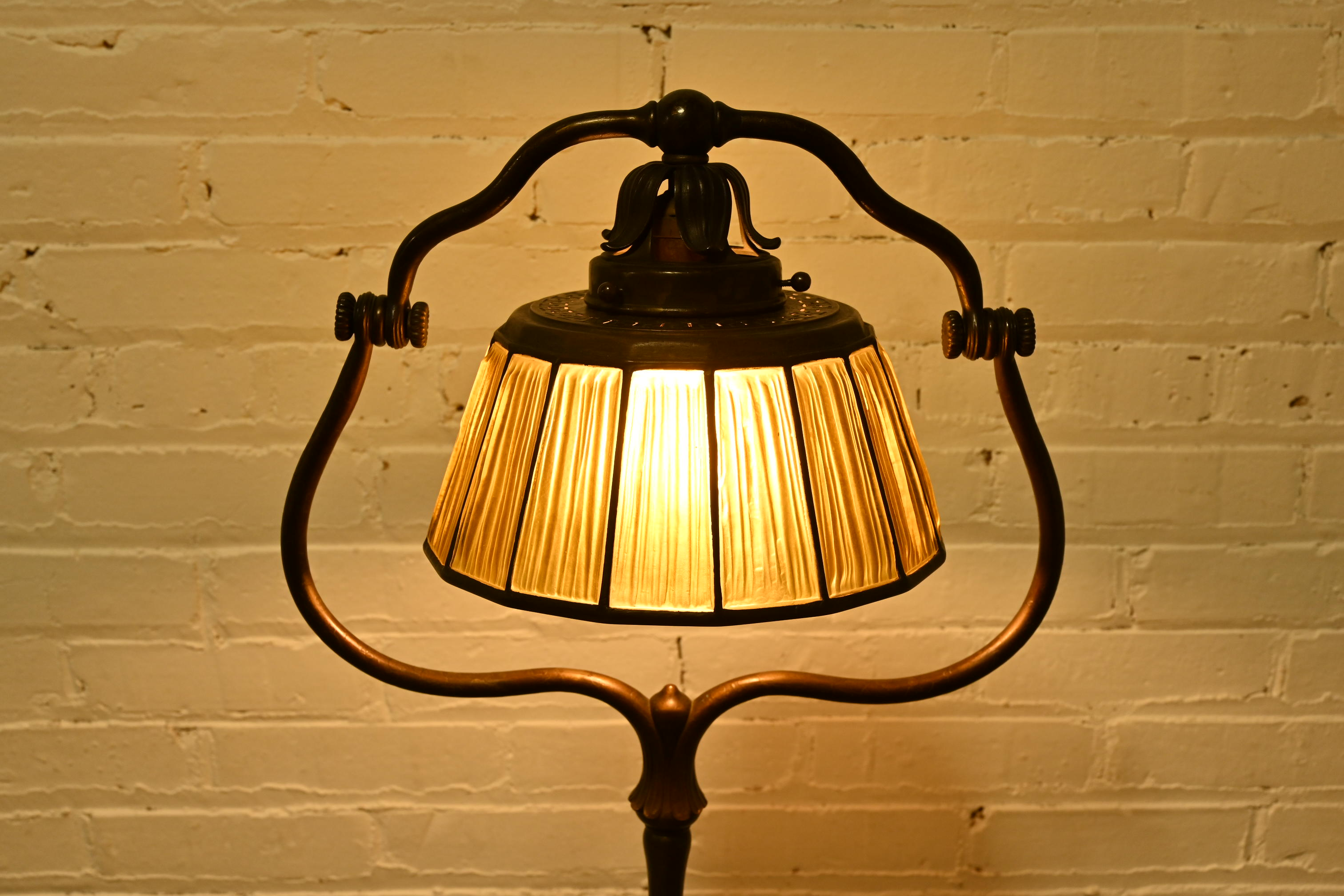 Tiffany Studios New York Linenfold Harp Floor Lamp - Image 4