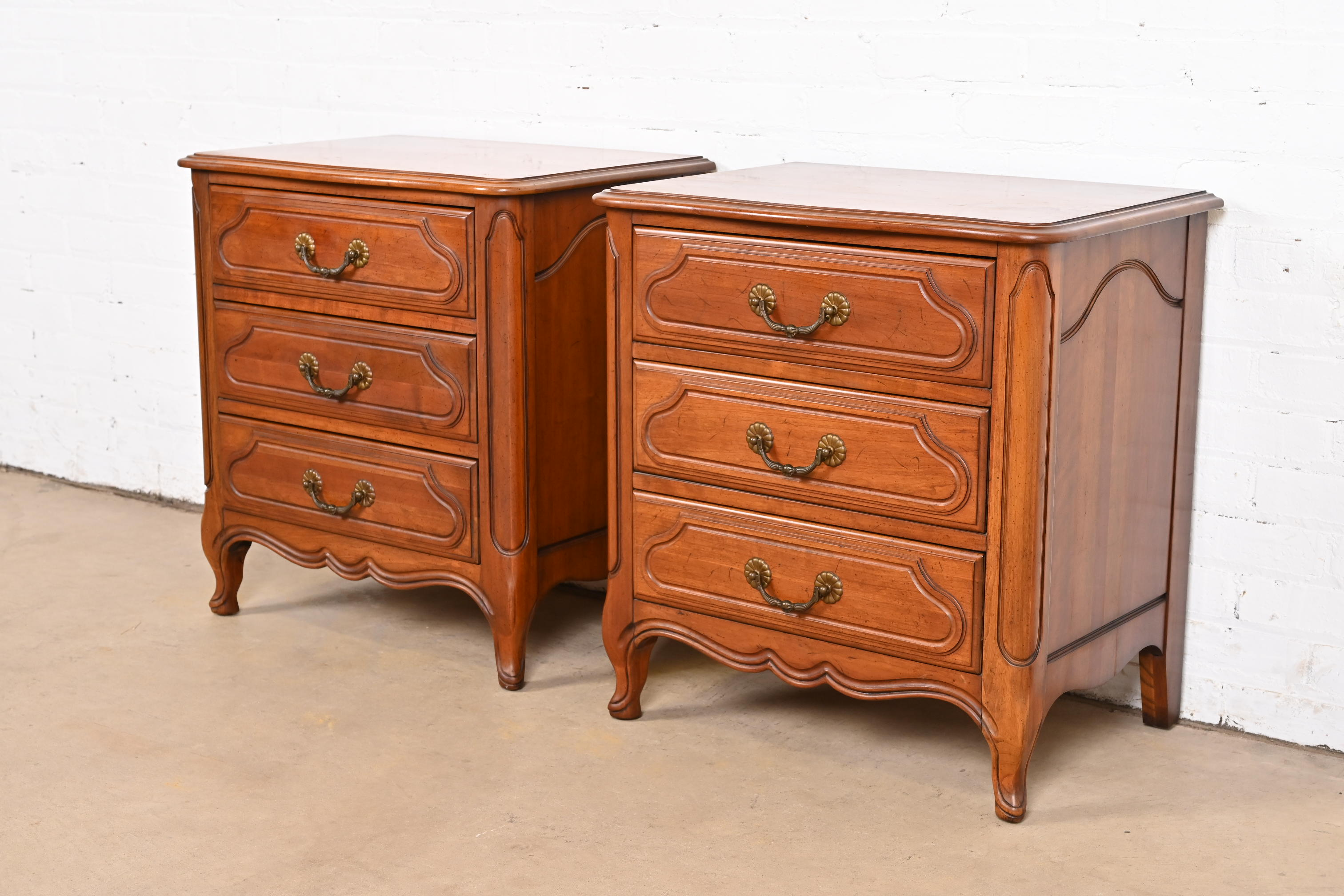Davis Cabinet Co. French Provincial Louis XV Carved Cherry Wood Bedside Chests, Pair - Image 3