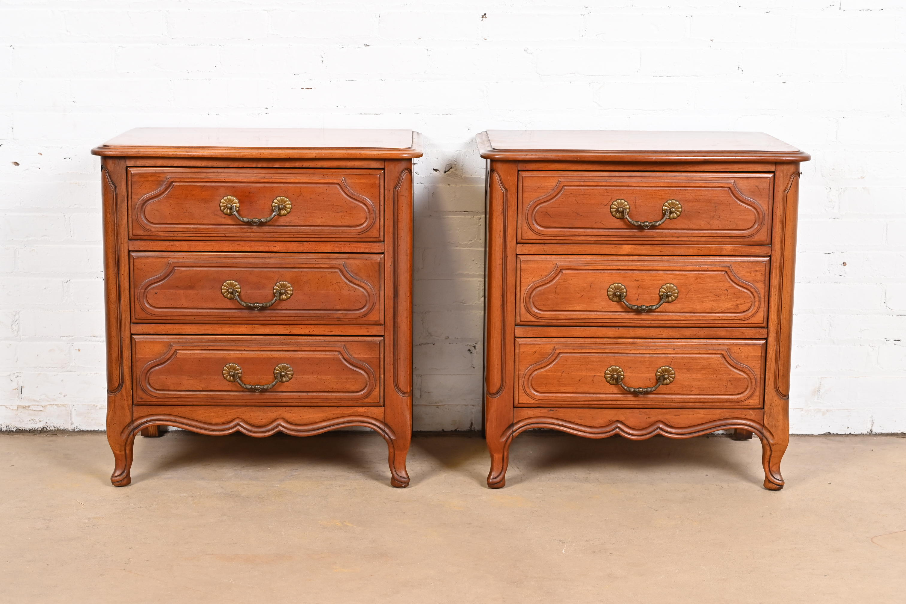 Davis Cabinet Co. French Provincial Louis XV Carved Cherry Wood Bedside Chests, Pair