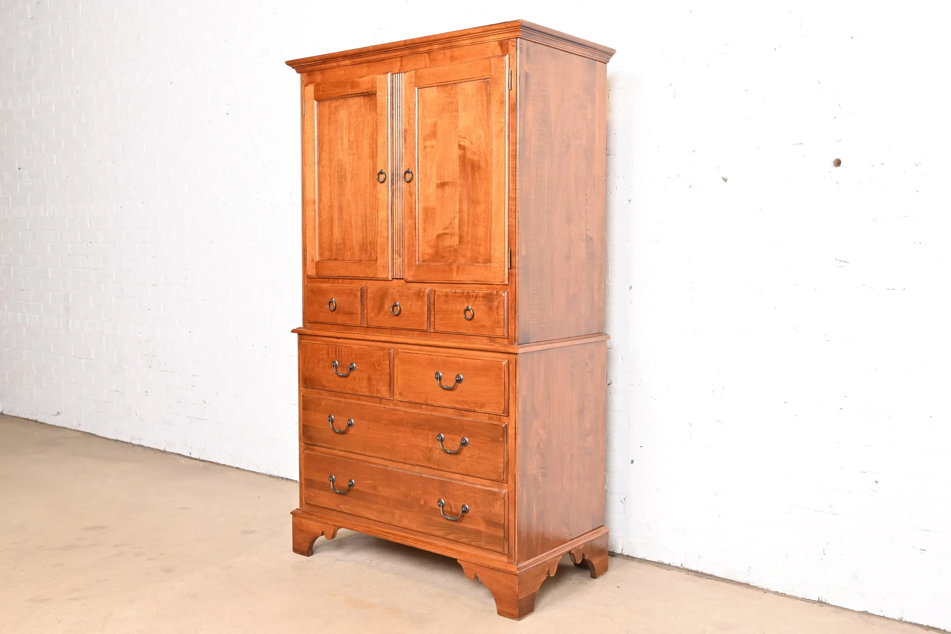 Ethan Allen Georgian English Country Solid Birch Gentleman's Chest or Linen Press - Image 3