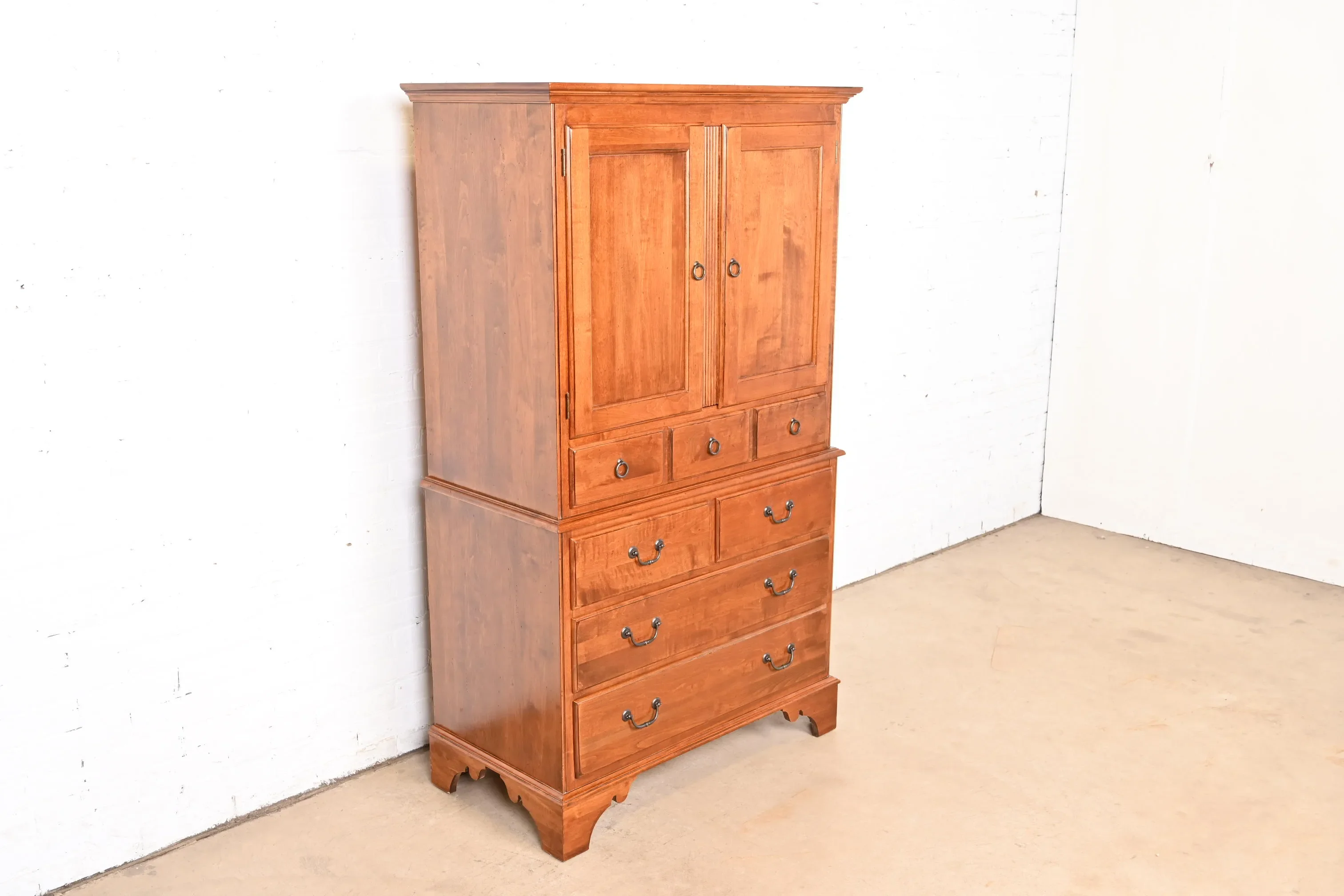 Ethan Allen Georgian English Country Solid Birch Gentleman's Chest or Linen Press - Image 4
