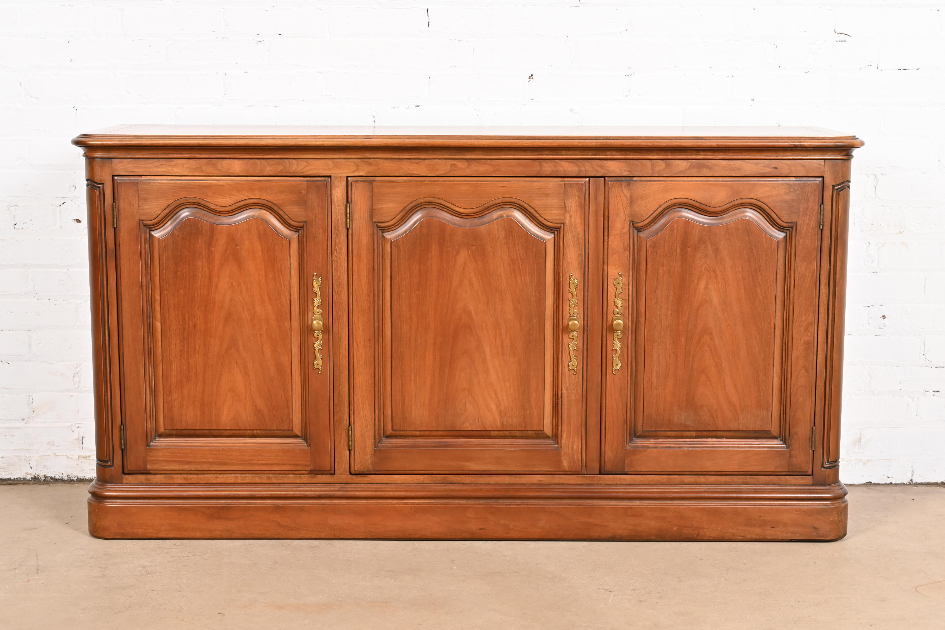 Kindel Furniture French Provincial Louis XV Cherry Wood Sideboard or Bar Cabinet, Circa 1960s