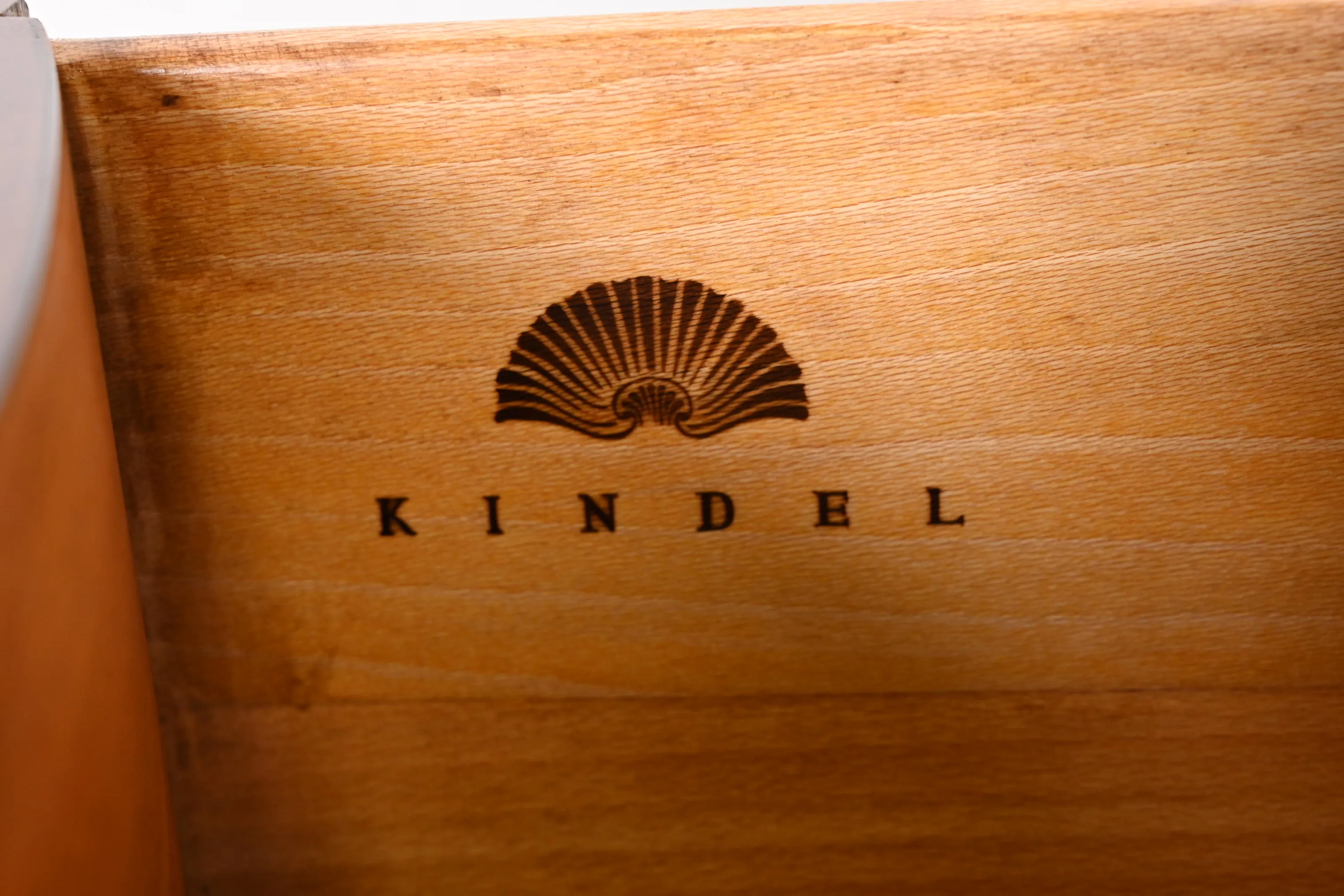 Kindel Furniture Georgian Mahogany Serpentine Front Nine-Drawer Dresser, Newly Refinished - Image 8