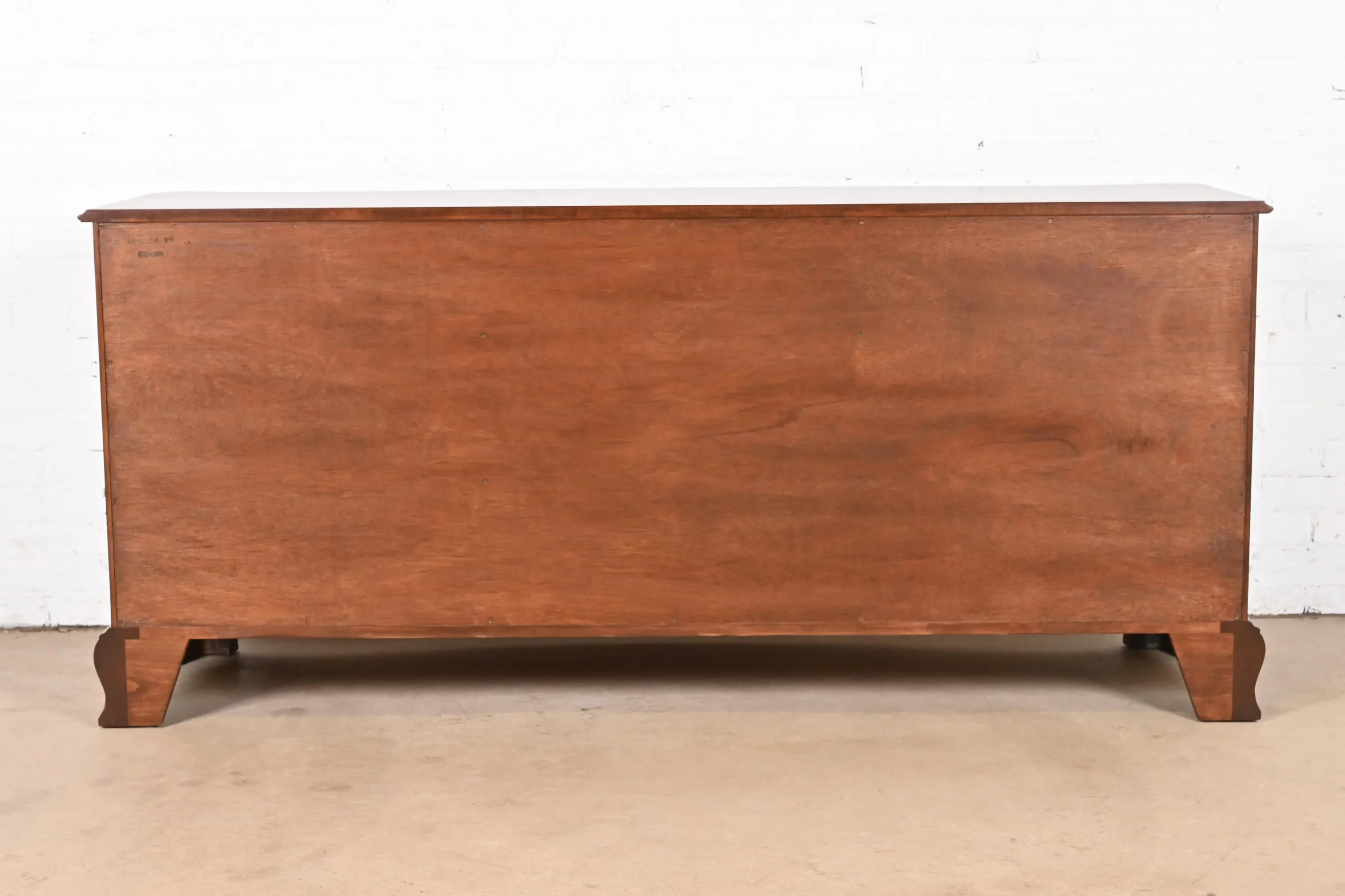 Kindel Furniture Georgian Mahogany Serpentine Front Nine-Drawer Dresser, Newly Refinished - Image 11
