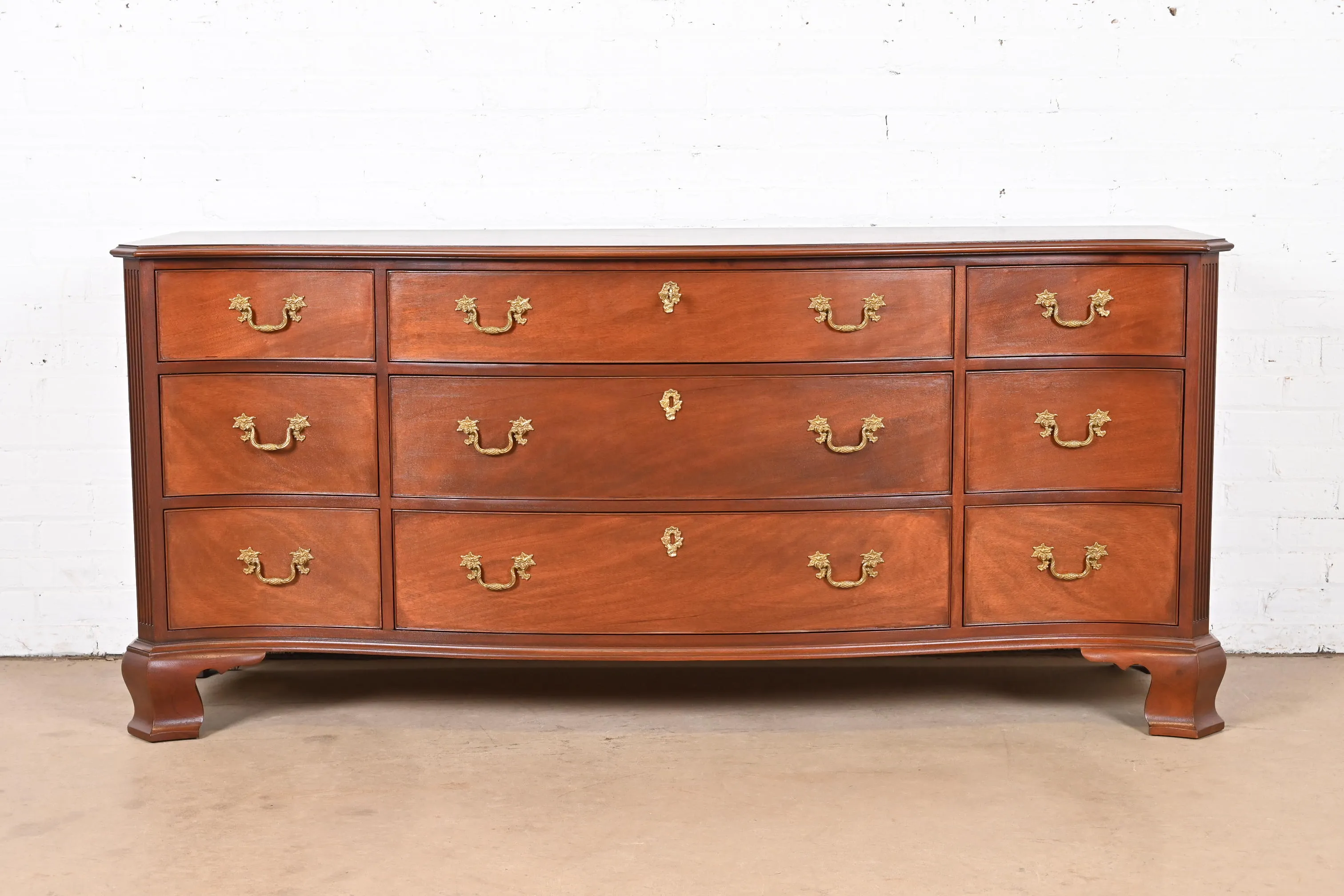 Kindel Furniture Georgian Mahogany Serpentine Front Nine-Drawer Dresser, Newly Refinished