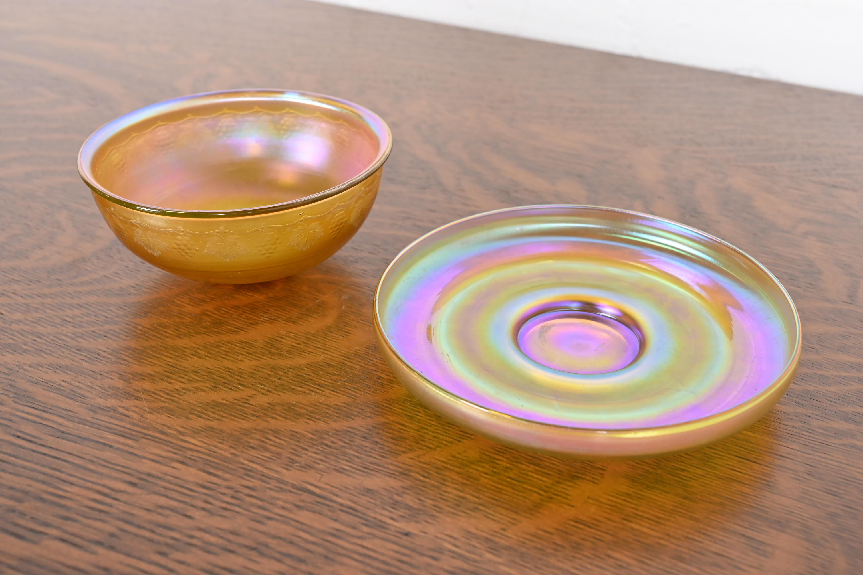 Louis Comfort Tiffany Favrile Iridescent Art Glass Bowl and Underplate With Intaglio Grapevine Motif - Image 5