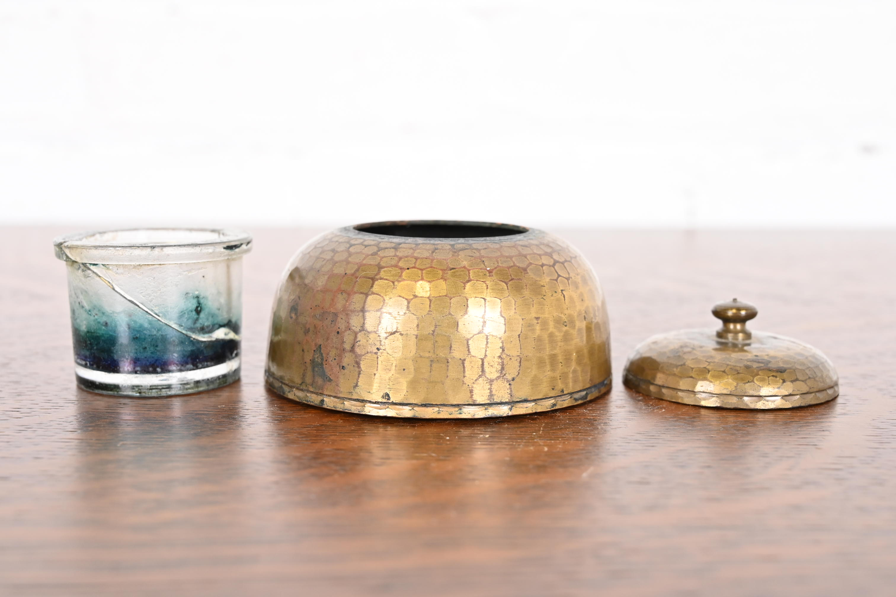 Roycroft Arts & Crafts Brass Finished Hammered Copper Inkwell - Image 6