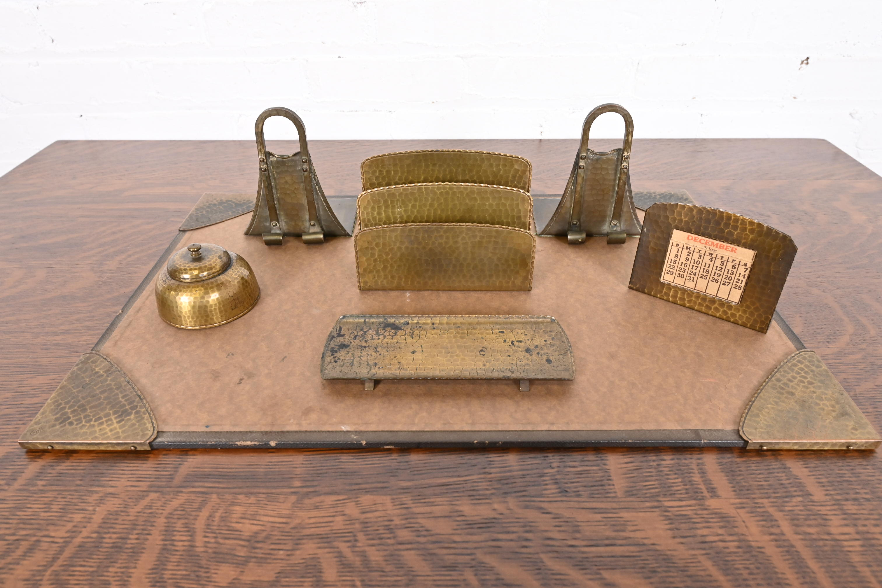 Roycroft Arts & Crafts Brass Finished Hammered Copper Inkwell - Image 11
