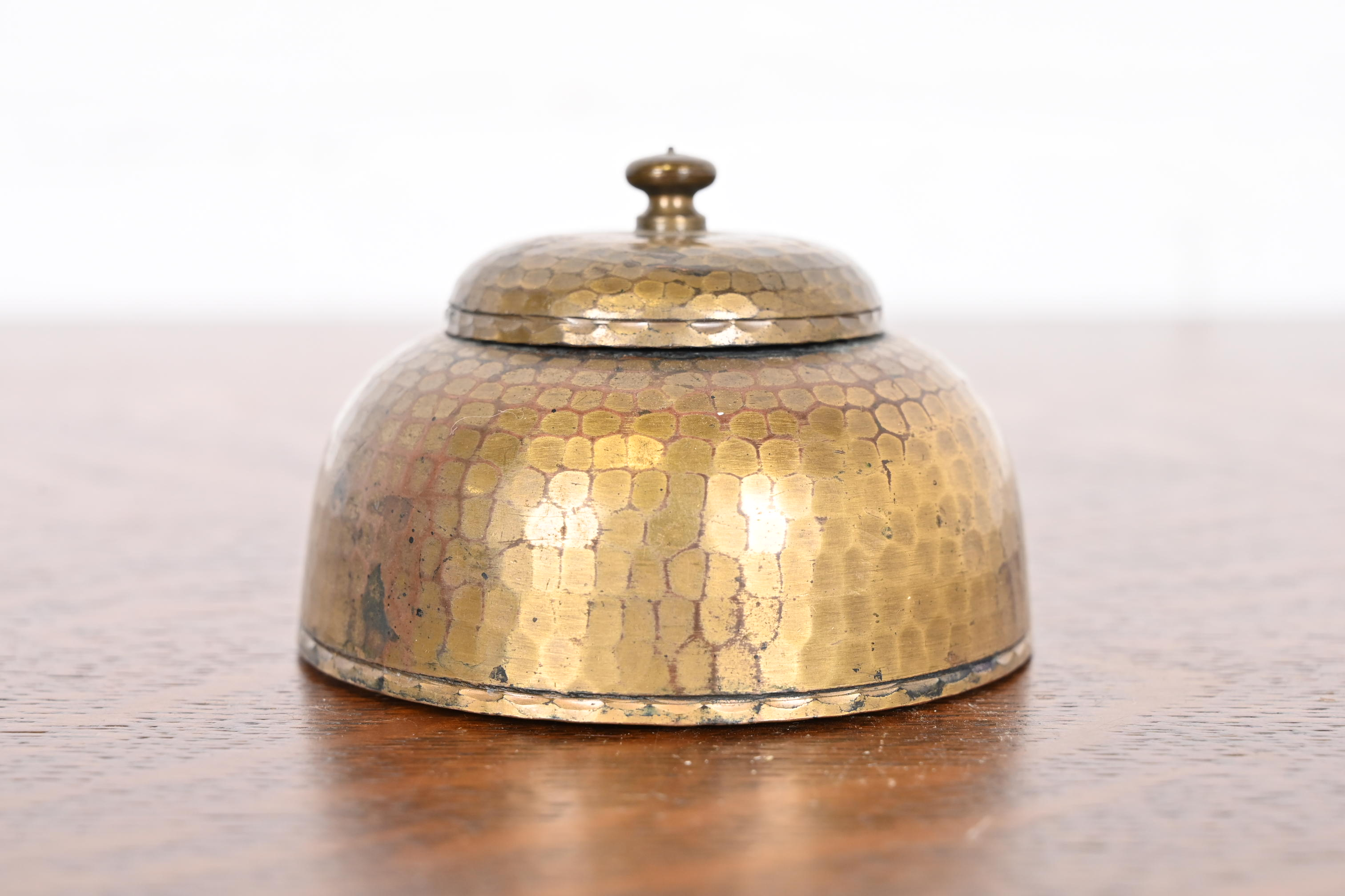 Roycroft Arts & Crafts Brass Finished Hammered Copper Inkwell - Image 2